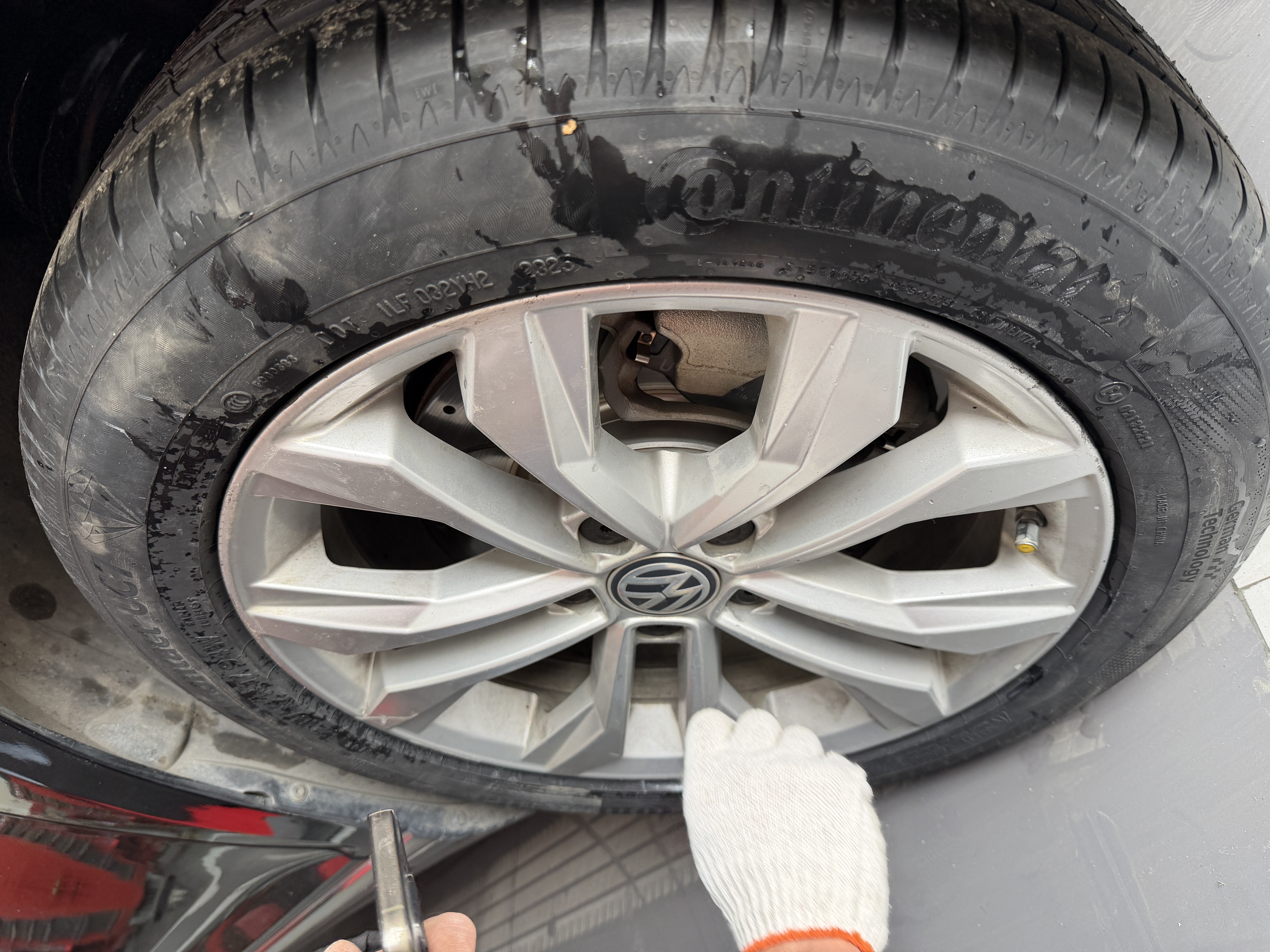 马牌（Continental）汽车轮胎 215/55R17 94W FR UC7 CS自修补轮胎  实拍图