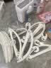 京东京造 衣架无痕晾衣架子塑料衣挂干湿两用衣撑家用晒衣服架防滑20个白 实拍图