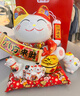 吉猫堂招财猫摆件开业大号自动摇手店铺前台家居客厅装饰发财猫送礼礼品 32CM高【招财大锦鲤】当次日达 【礼盒+坐垫+围脖】电池插电两用 实拍图