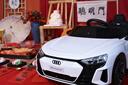 星辰皓奥迪儿童电动车四驱汽车遥控四轮宝宝玩具车可坐人童车RSGT 白色+四驱+遥控+摇摆+皮座+软轮 实拍图