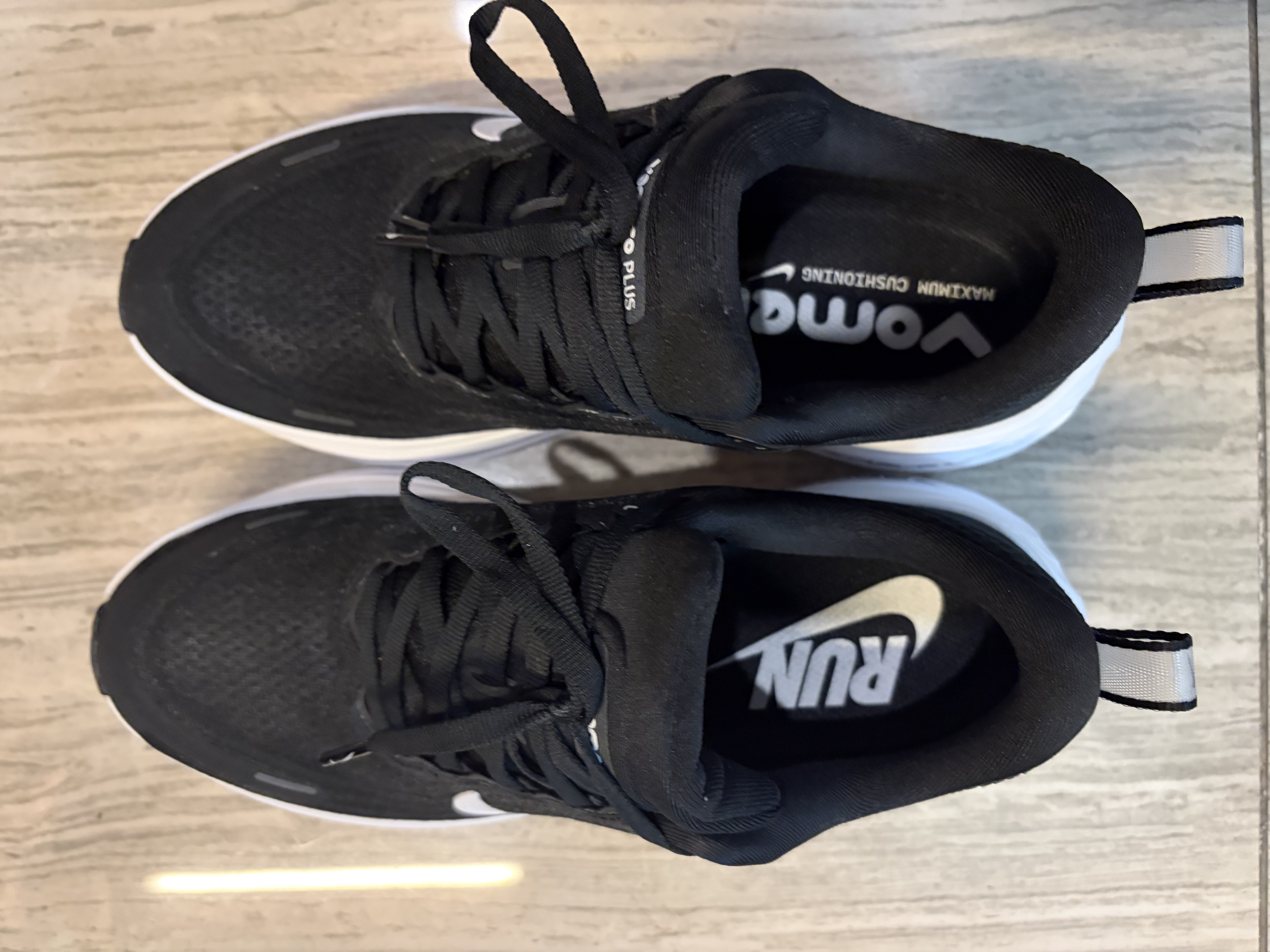 耐克NIKE男跑步鞋高级感潮流迈柔VOMERO PLUS运动鞋HV8150-002黑白40 实拍图