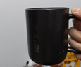 炊大皇马克杯陶瓷杯茶杯经典黑白泡茶杯咖啡杯早餐杯果汁水杯 黑色420ml 实拍图
