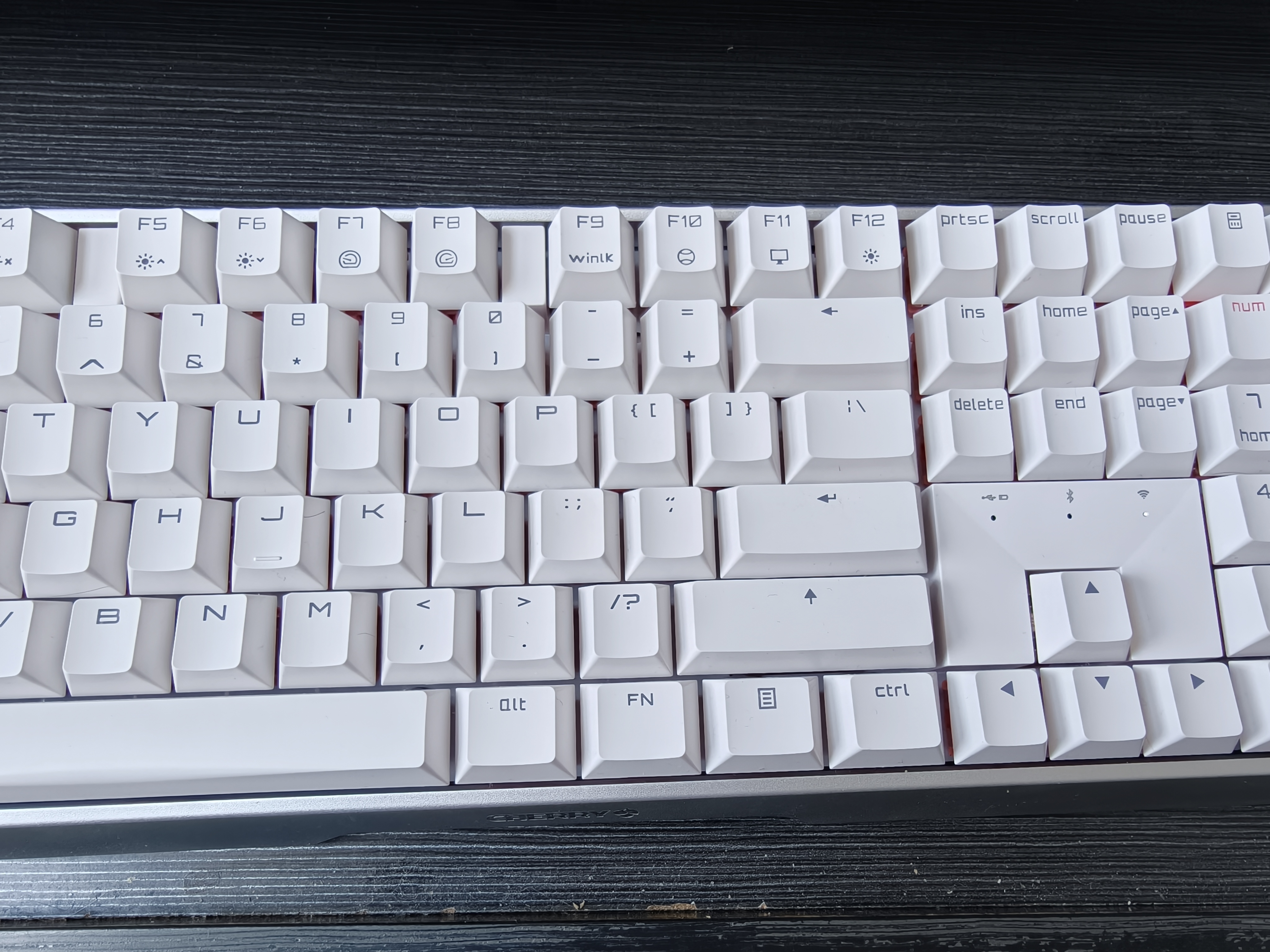 CHERRY樱桃 MX3.0S无线键盘 机械键盘游戏键盘108键 蓝牙无线三模RGB 铝合金外壳 兼容WIN/MAC 无线三模-RGB-白色樱花轴 实拍图