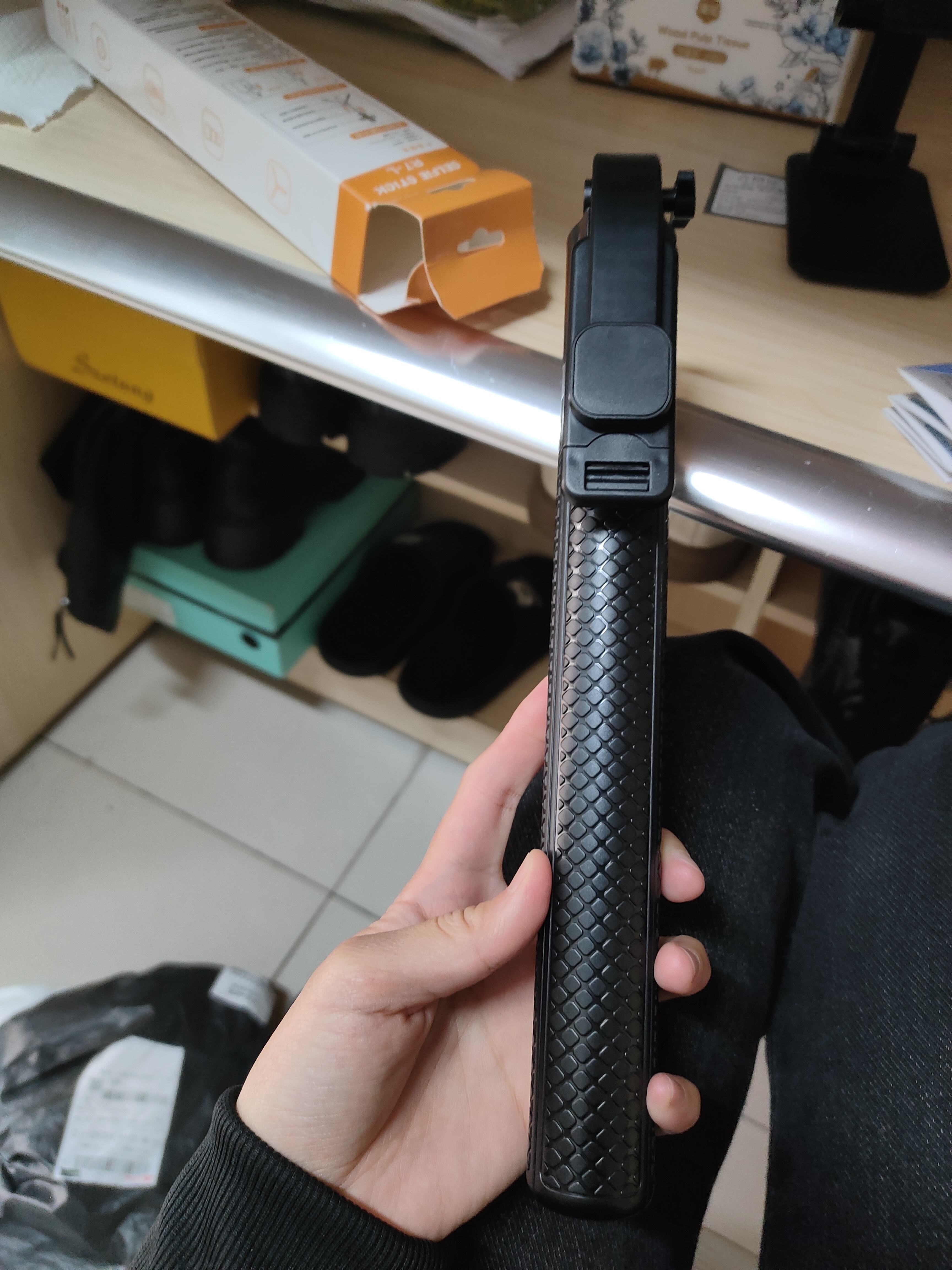 自拍杆手机伸缩旅游神器360度旋转多功能迷你三脚架手持直播落地便携防抖支架带蓝牙可选美颜补光 【经典黑色+超长带灯款】1.7米 实拍图
