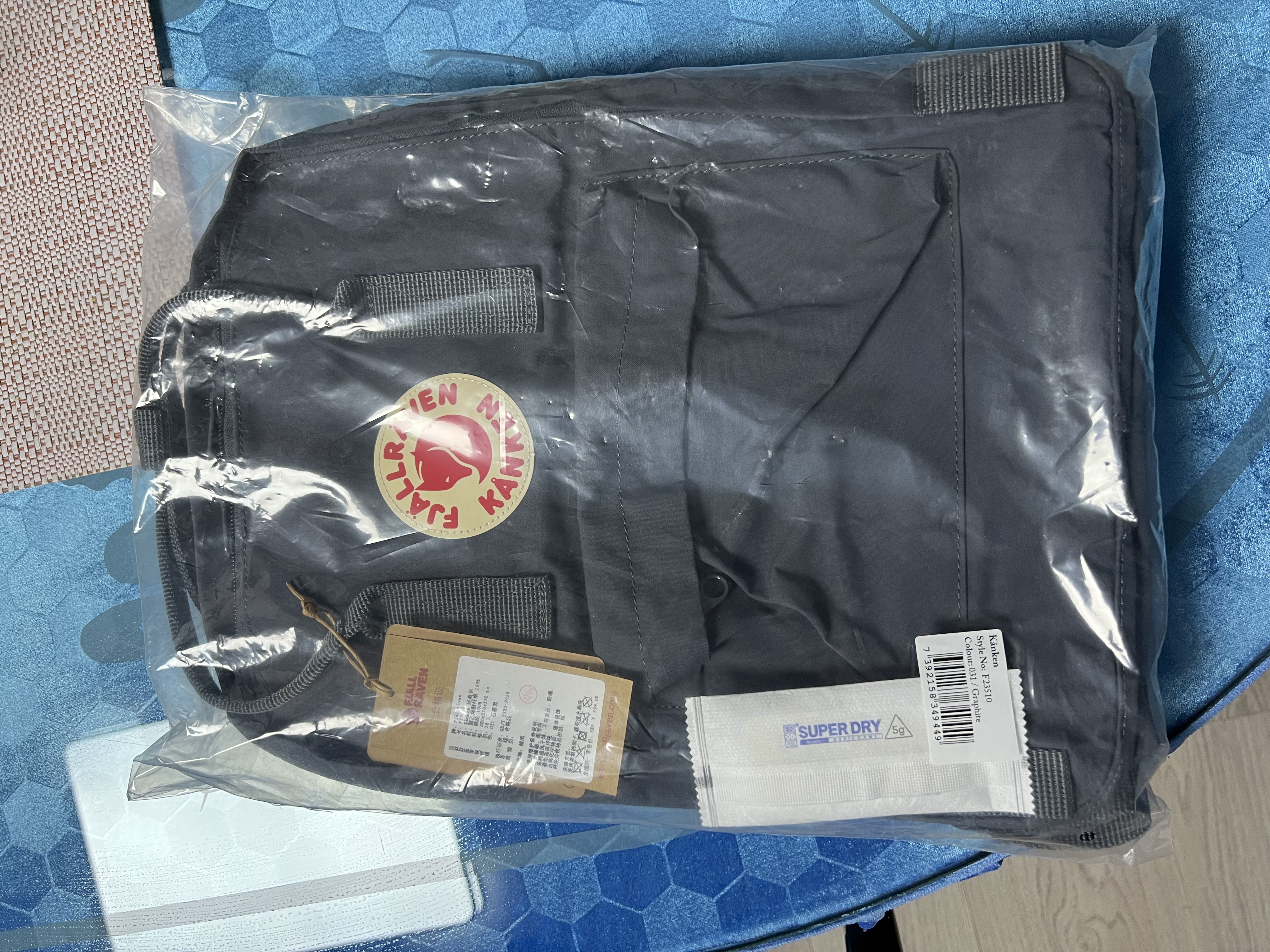 北极狐双肩包超轻大容量书包日期通勤23510-031石墨黑 16L开学礼物 实拍图