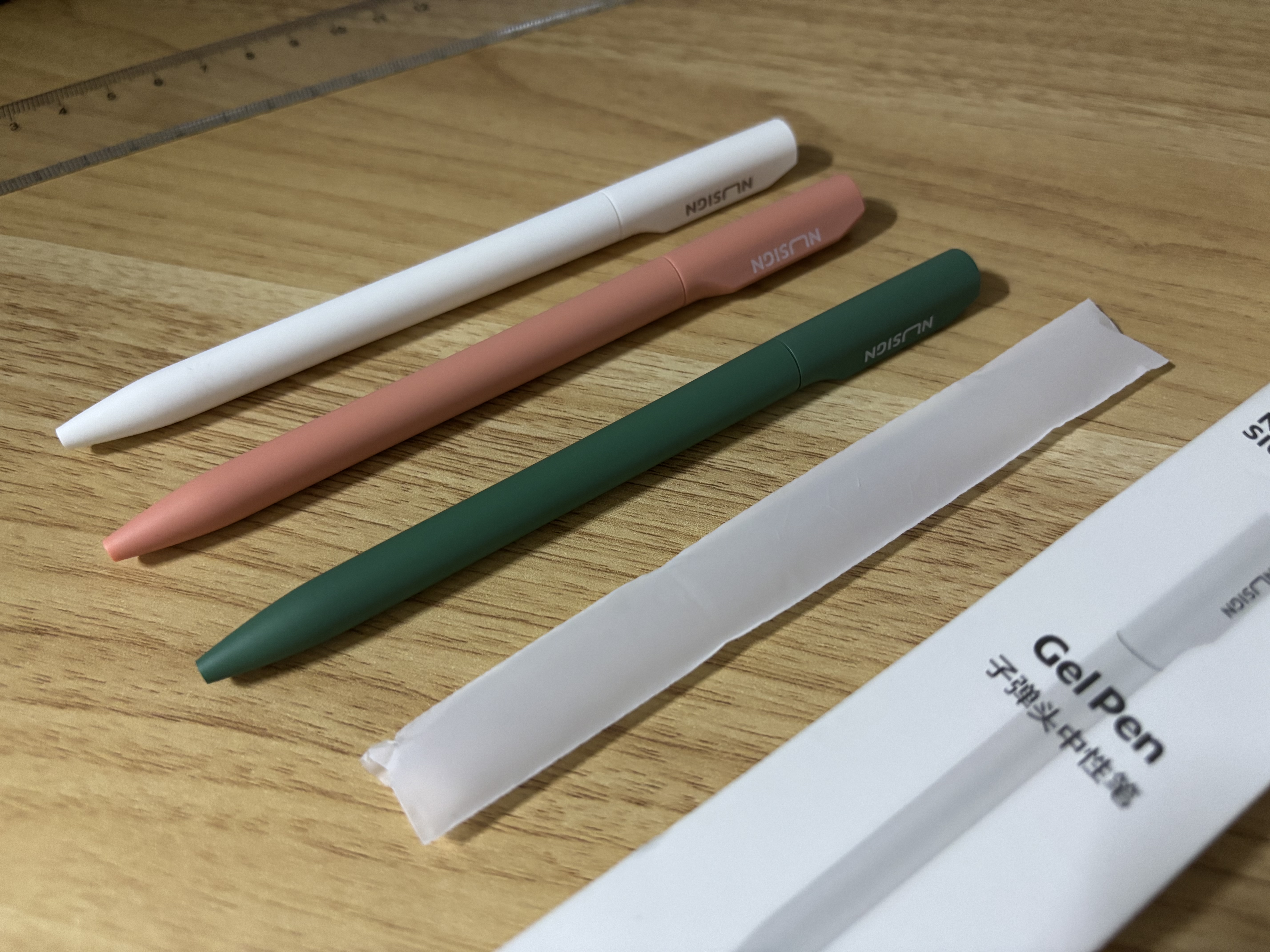 纽赛（NUSIGN）转动出芯中性笔 黑色签字笔 磨砂轻手感0.5mm子弹头 樱花粉NS552【热门商品】得力旗下高端品牌 实拍图