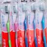 高露洁（Colgate）牙刷软毛细毛护龈成人牙刷小头独立包装12支家庭装颜色随机 实拍图