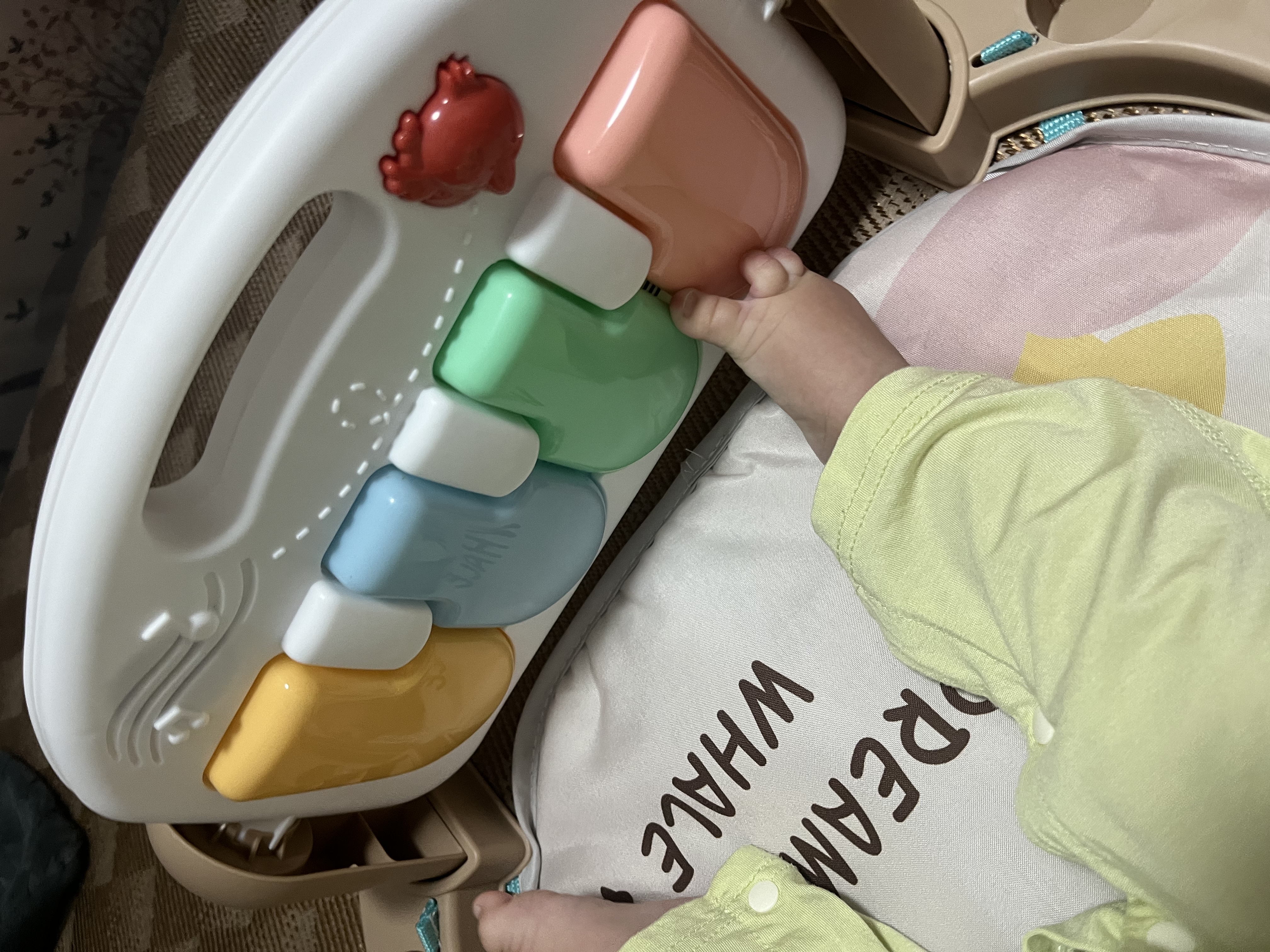 乐叮咚婴儿玩具健身架脚踏钢琴0-1岁新生儿宝宝躺着脚蹬0-6个月满月礼物 【600内容投影飞机】鲸梦启航健身架 实拍图