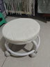 【京喜甄选】椅子万向轮美缝凳子带轮旋转擦地矮凳美甲修脚凳滑轮 儿童凳-米白色款 实拍图
