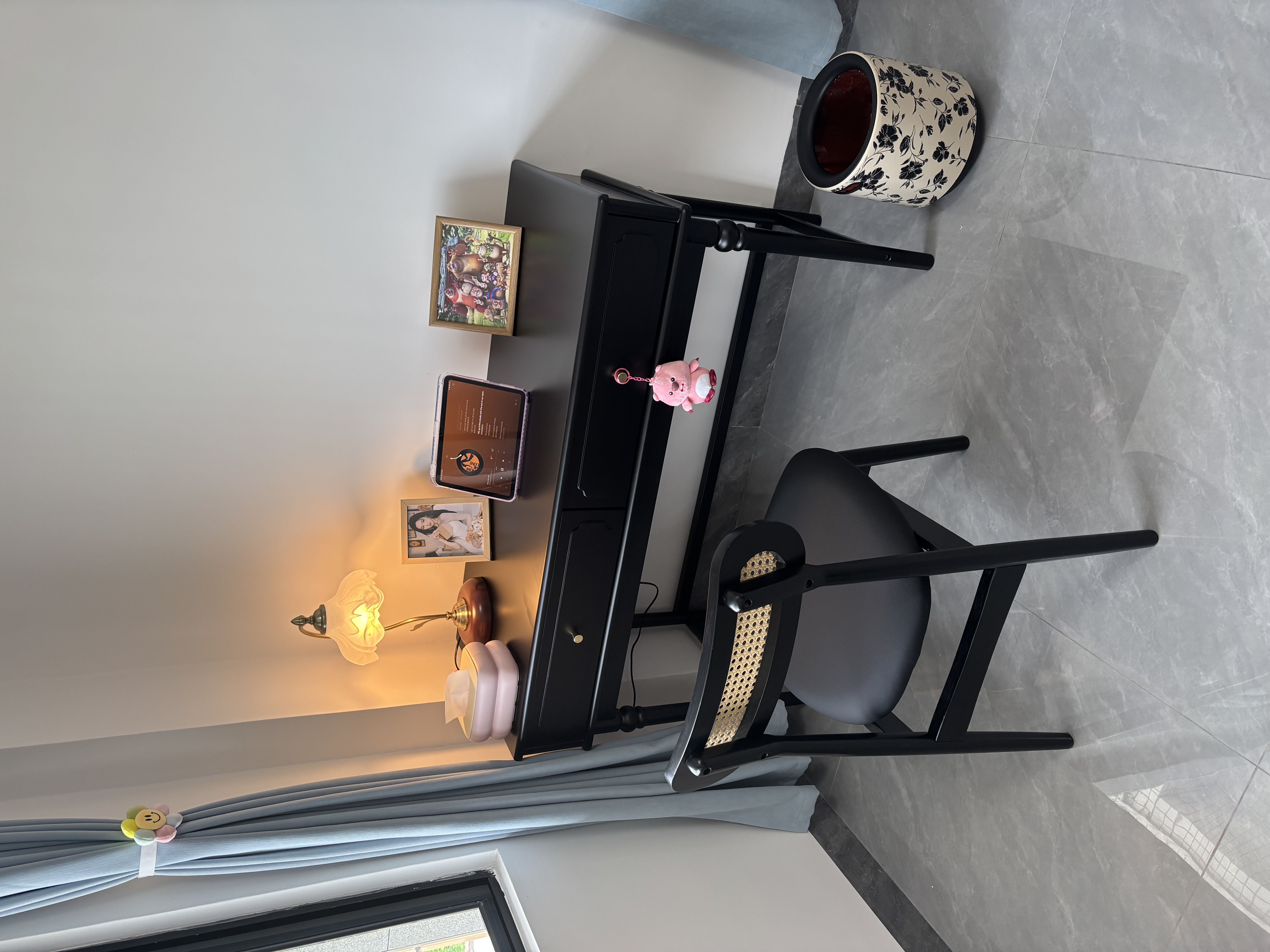 拾家（HOME COLLECTOR）现代简约实木书桌家用书房儿童学习电脑桌子卧室床边化妆桌梳妆台 1.2米美式书桌-哑光黑色 书桌+靠背椅组合 实拍图