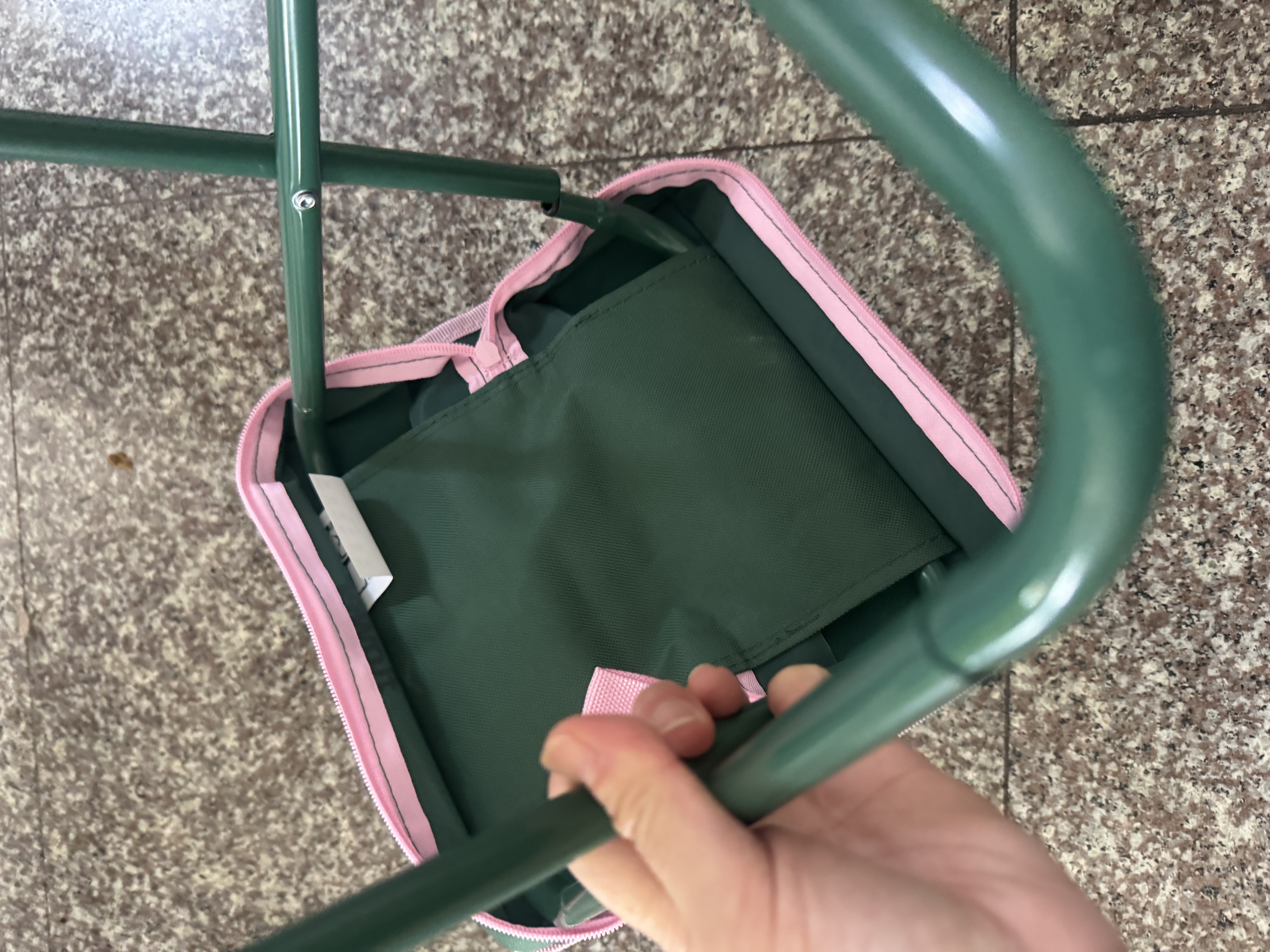 原始人户外折叠凳子露营便携式小马扎折叠椅排队手包钓鱼椅子野餐用品 轻盈绿中号【加大椅面 加粗钢管 双层牛津布】 实拍图