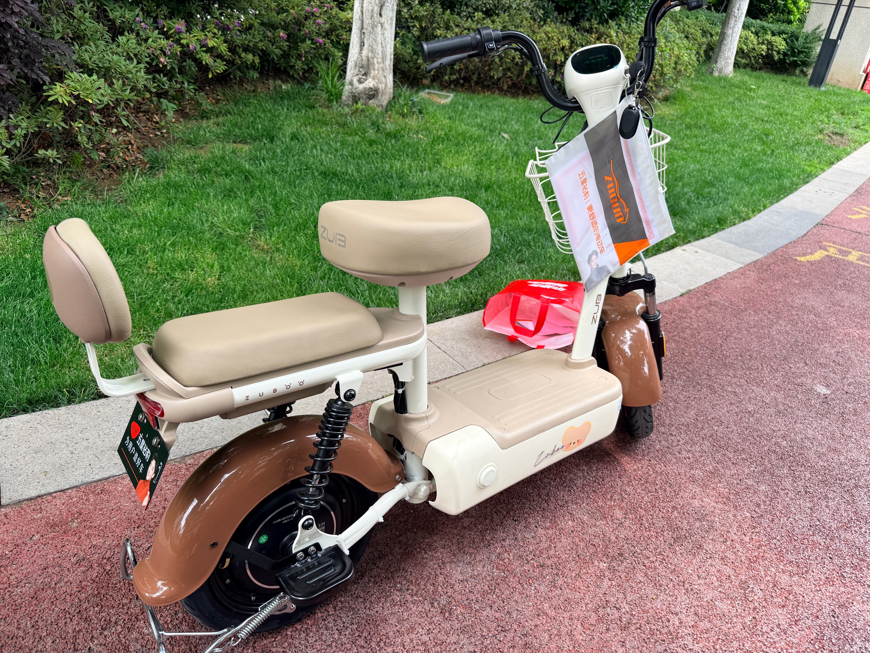 五星钻豹电动车2026新新国标电动自行车48V智能两轮成人男女式踏板电瓶车日常通勤代步车A40 源彩棕/源彩奶白/F奶昔白 48V12AH铅酸电池 实拍图
