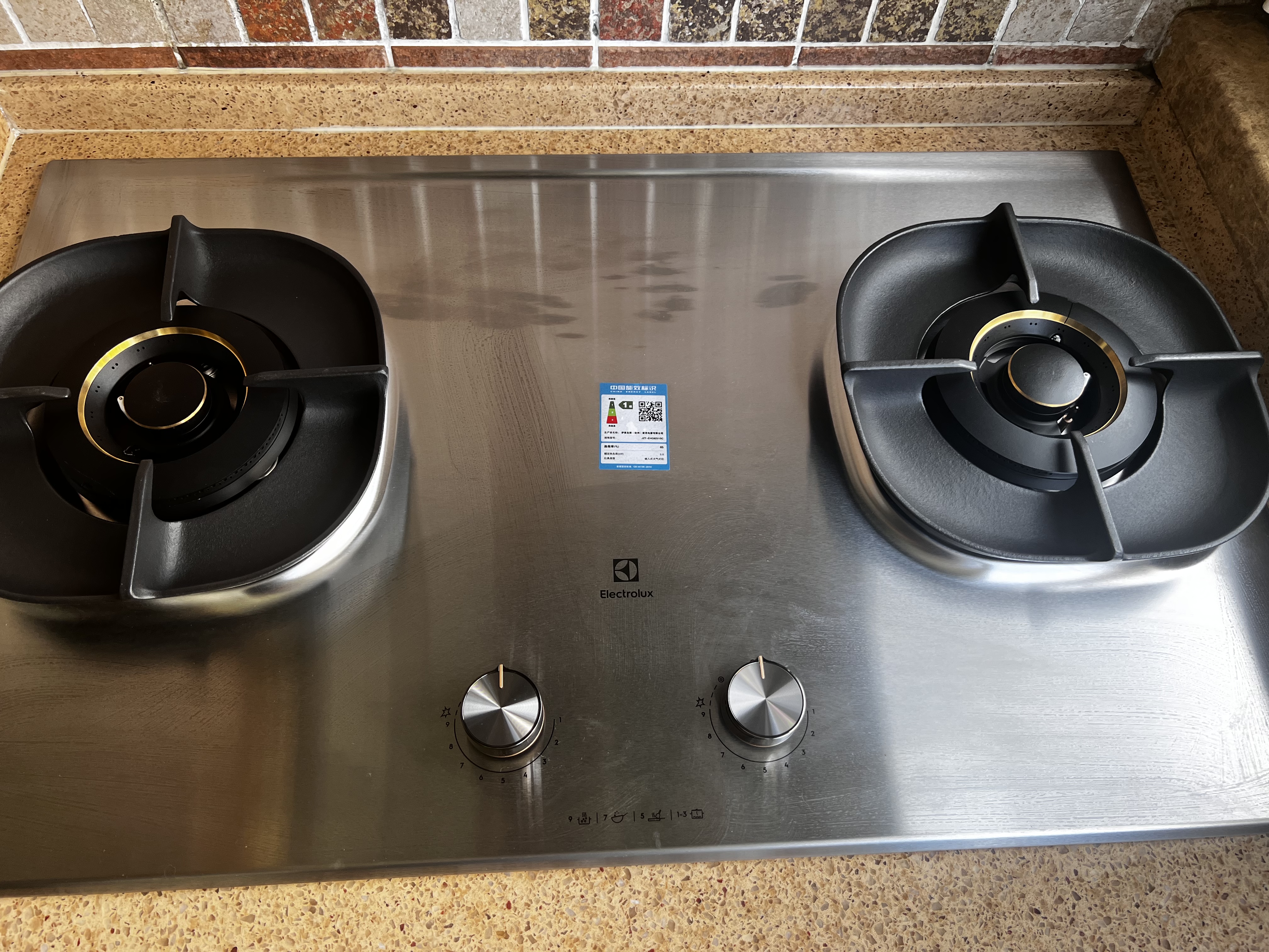 伊莱克斯（Electrolux）燃气灶 天然气灶双灶5.0kw大火力嵌入式双头猛火灶家用不锈钢灶宽82cm大灶 天然气12T EHG8251SC 实拍图