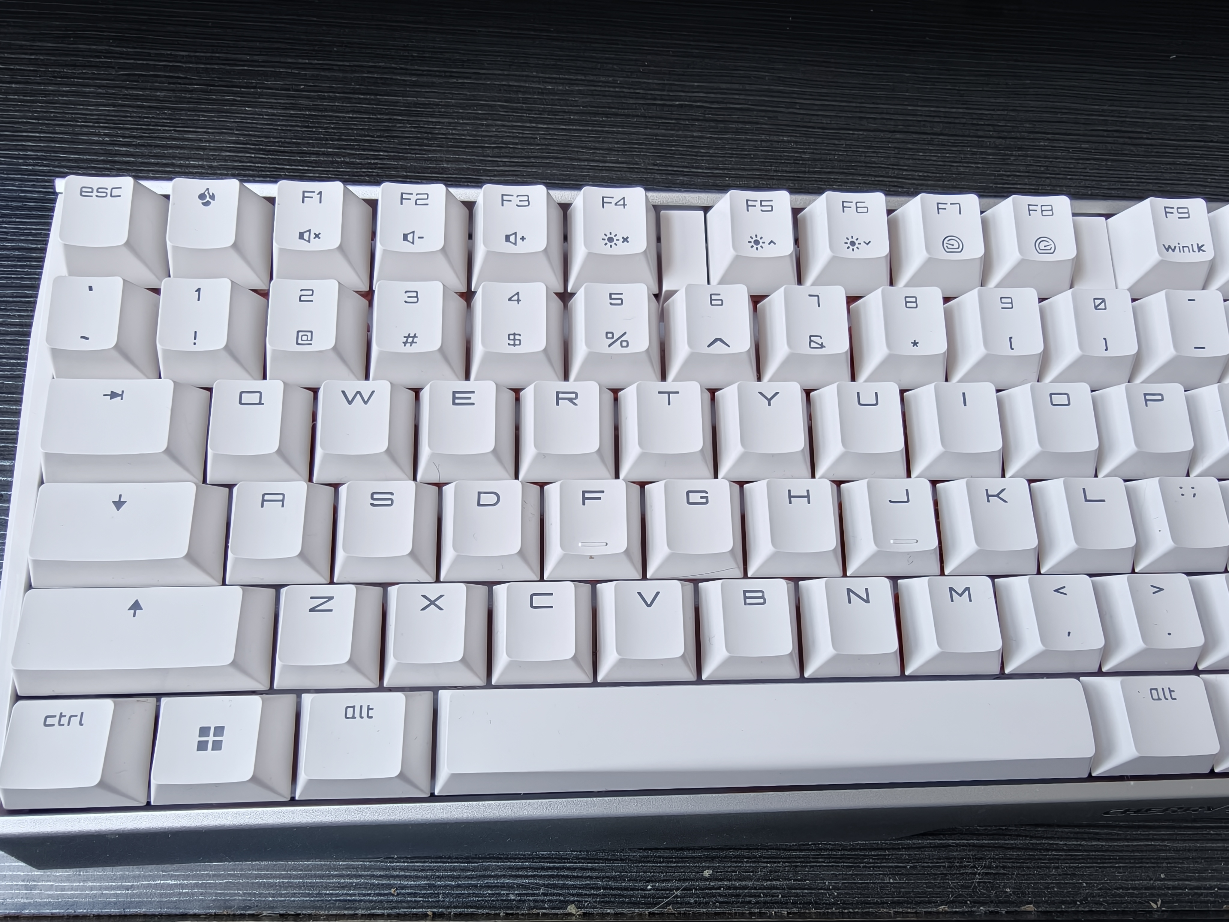 CHERRY樱桃 MX3.0S无线键盘 机械键盘游戏键盘108键 蓝牙无线三模RGB 铝合金外壳 兼容WIN/MAC 无线三模-RGB-白色樱花轴 实拍图