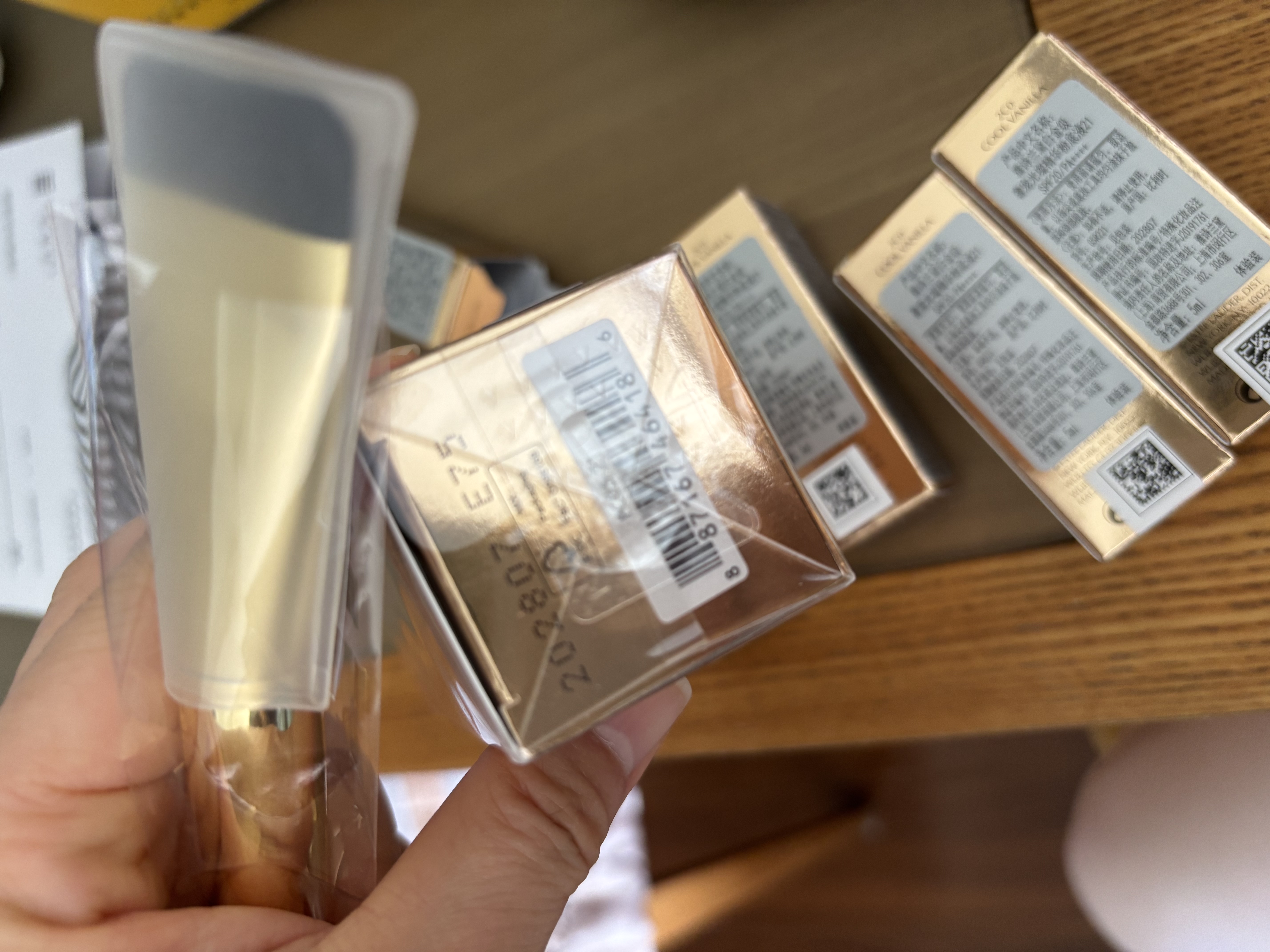 雅诗兰黛（Estee Lauder）白金级奢宠光璨精华粉底液SPF20/PA+++感恩礼遇 21号套装，买30ml享50ml+化妆刷 实拍图