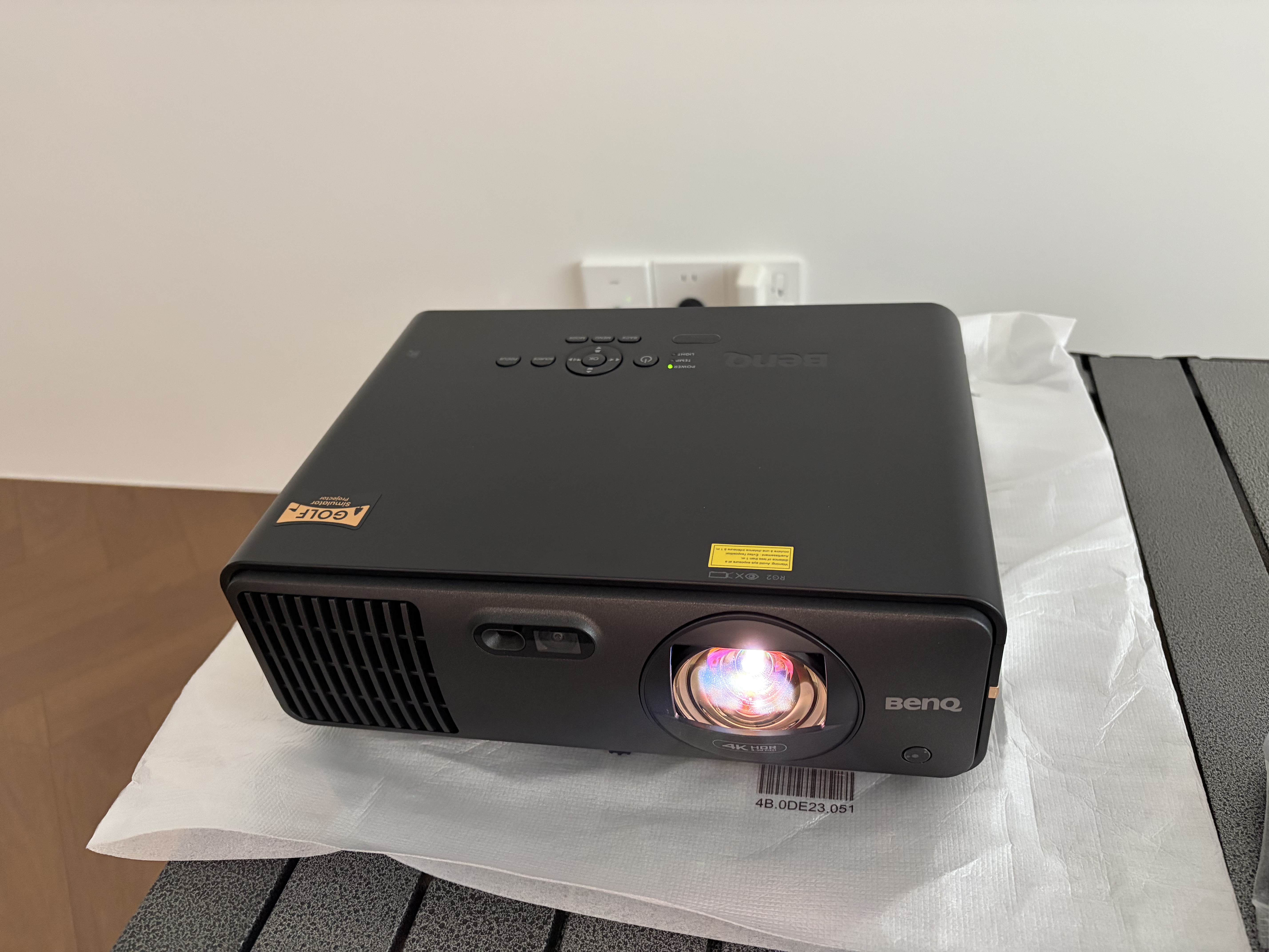 明基（BenQ）AK700ST投影仪家用 激光投影 240Hz高刷（4K超清 0.65大芯片 4000流明 短焦 HDR Pro 电动镜头） 实拍图