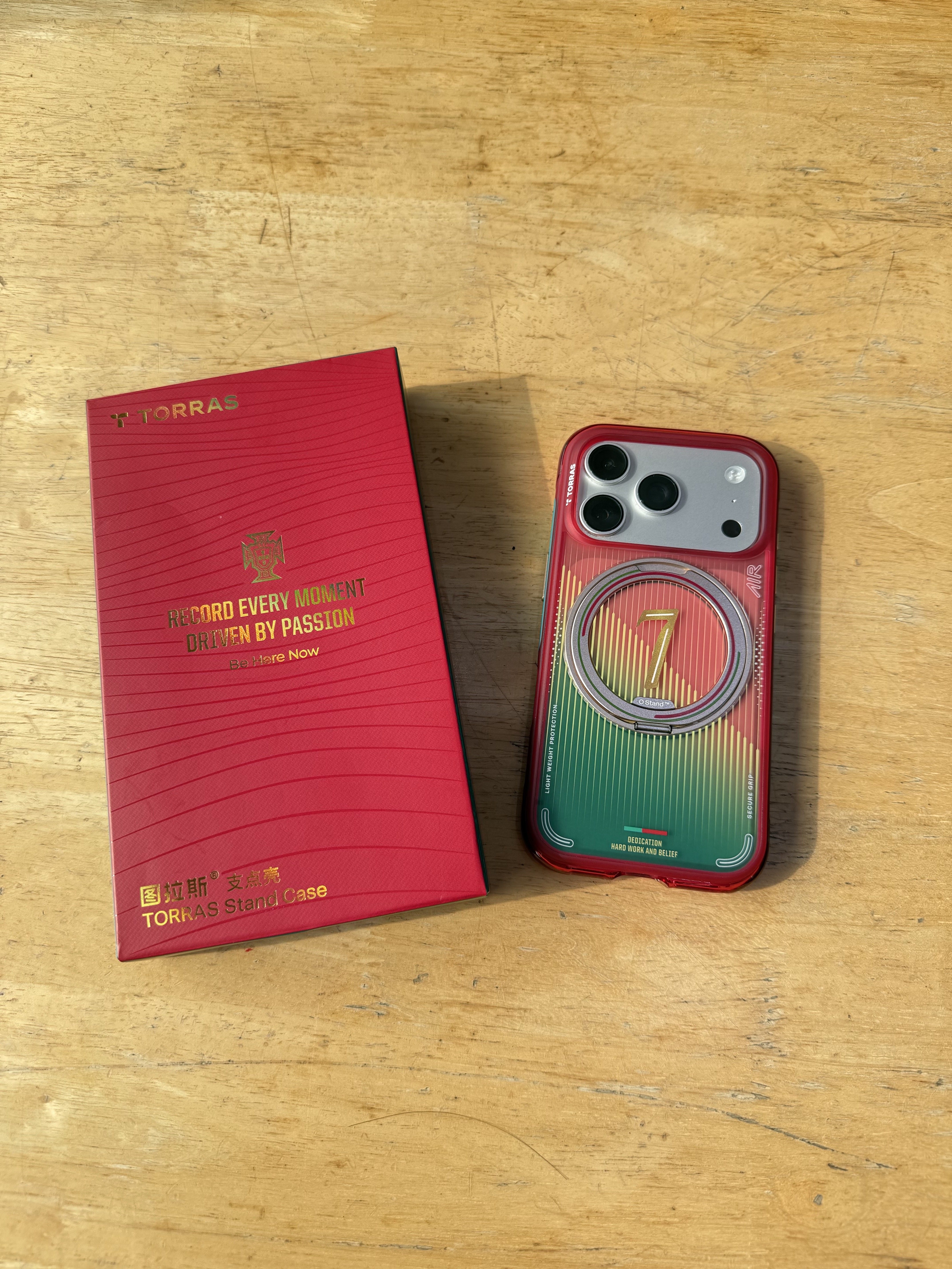 图拉斯支点壳O3Air【足球季节限定丨强气囊4米防摔】适用苹果17promax手机壳iphone17pro全包磁吸磨砂16 【自由燃点】葡萄牙队限定 iPhone 17 Pro Max 实拍图