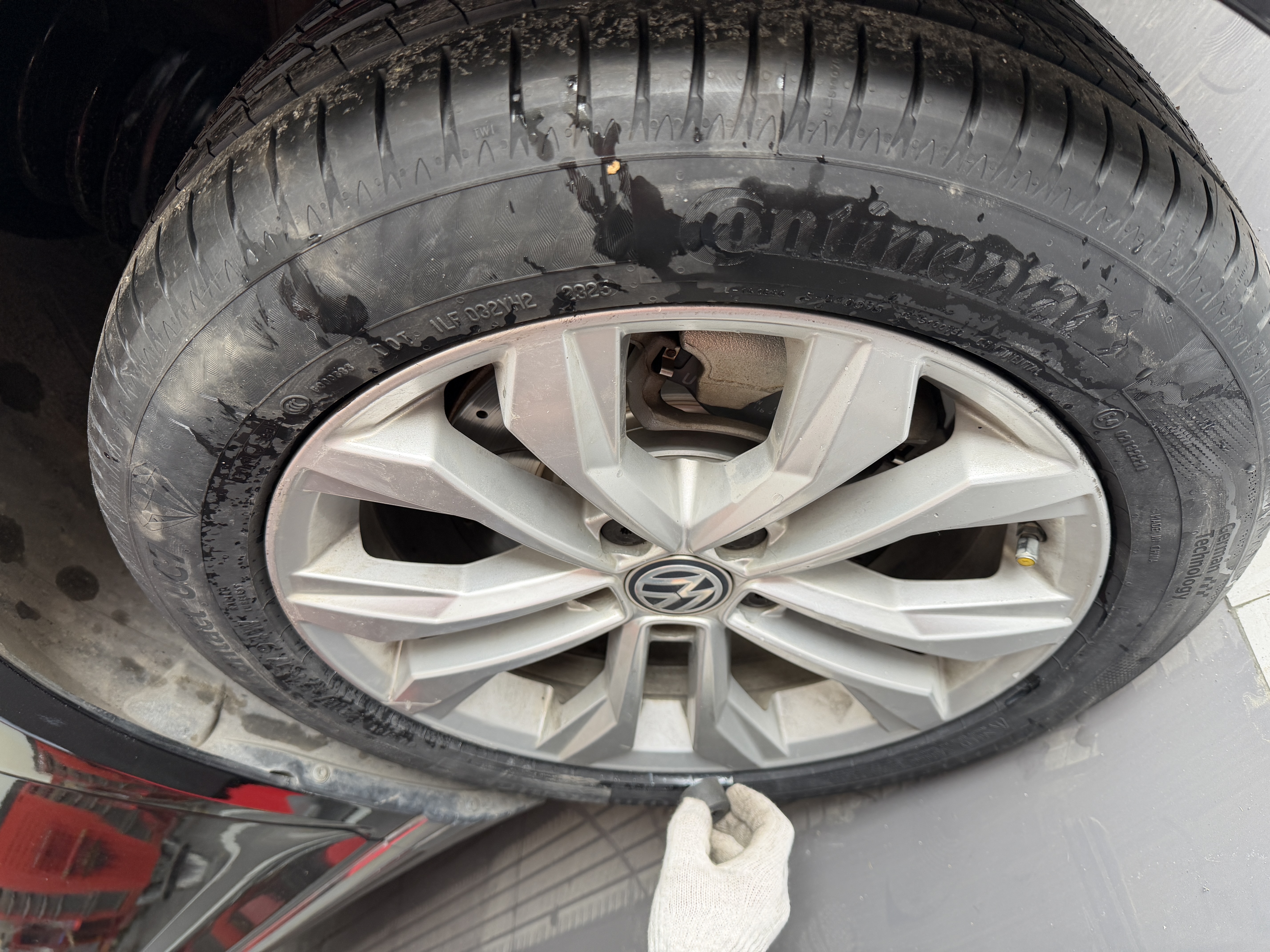 马牌（Continental）汽车轮胎 215/55R17 94W FR UC7 CS自修补轮胎  实拍图