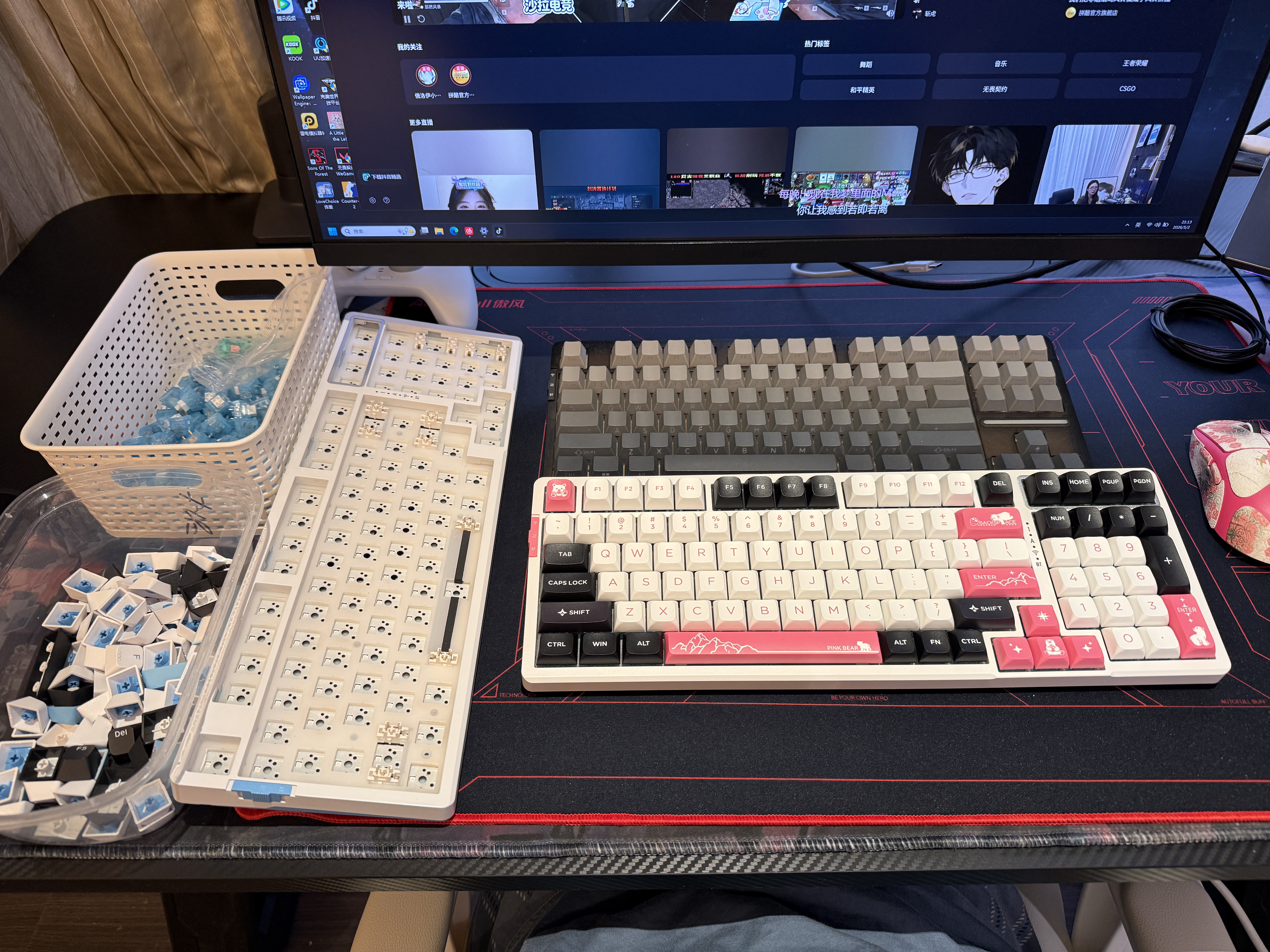 VGN V98Pro V3/V4 有线/蓝牙/无线三模客制化机械键盘99键 10000mAh电池gasket结构 电竞游戏办公 V98Pro-V3 黛玉轴 草莓熊限定款 实拍图