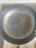 阎铁匠章丘炒锅铁锅家用燃气灶圆底炒菜锅锻打精铁不易粘无涂层已开锅 木把锤印款【木盖+锅铲】 30cm 实拍图