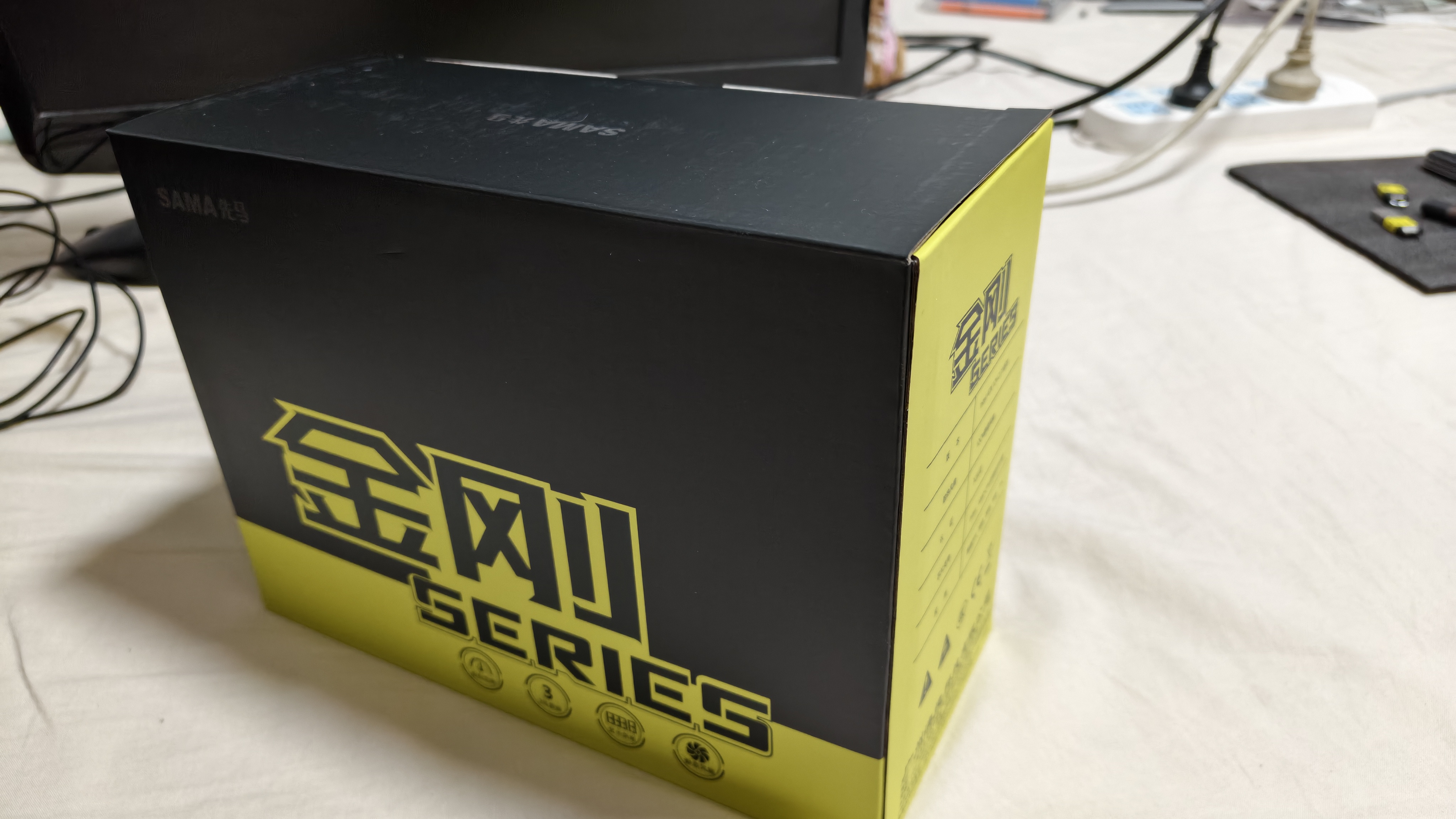 先马（SAMA）金刚450/500/650电源 额定300W/400W/500W台式主机箱电脑电源 主动PFC/6+2P供电/12CM风扇/温控 金刚550（额定400W） 实拍图