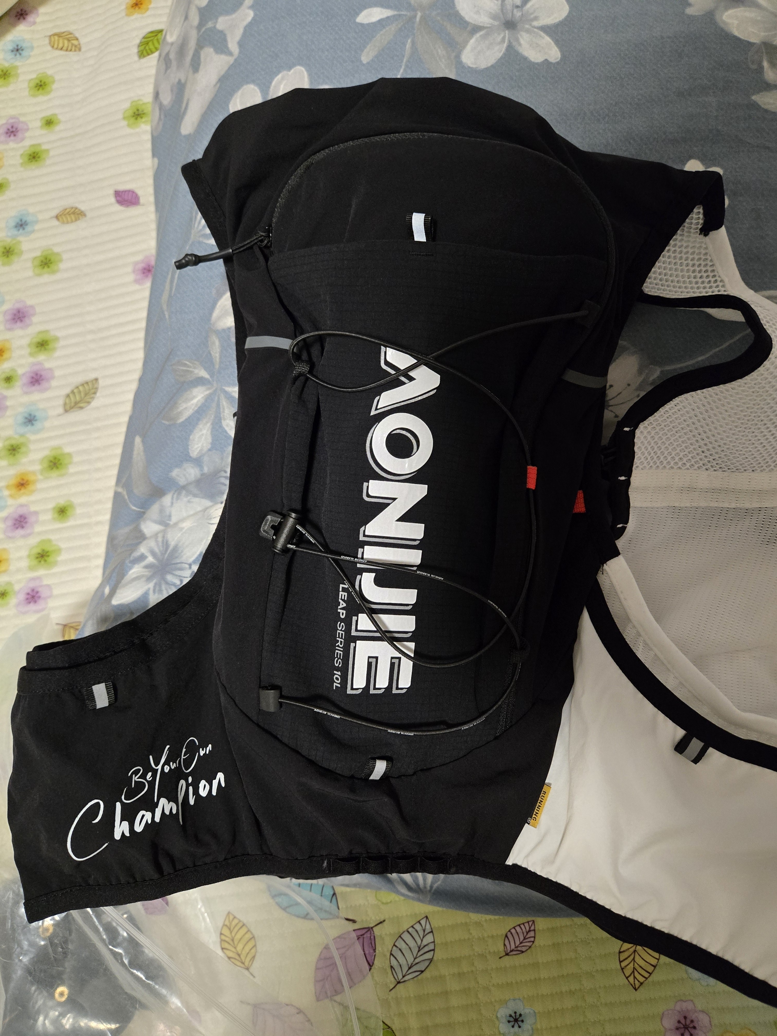 奥尼捷（AONIJIE）越野背包轻薄跑步背包透气速干户外徒步10L男女水袋包 实拍图