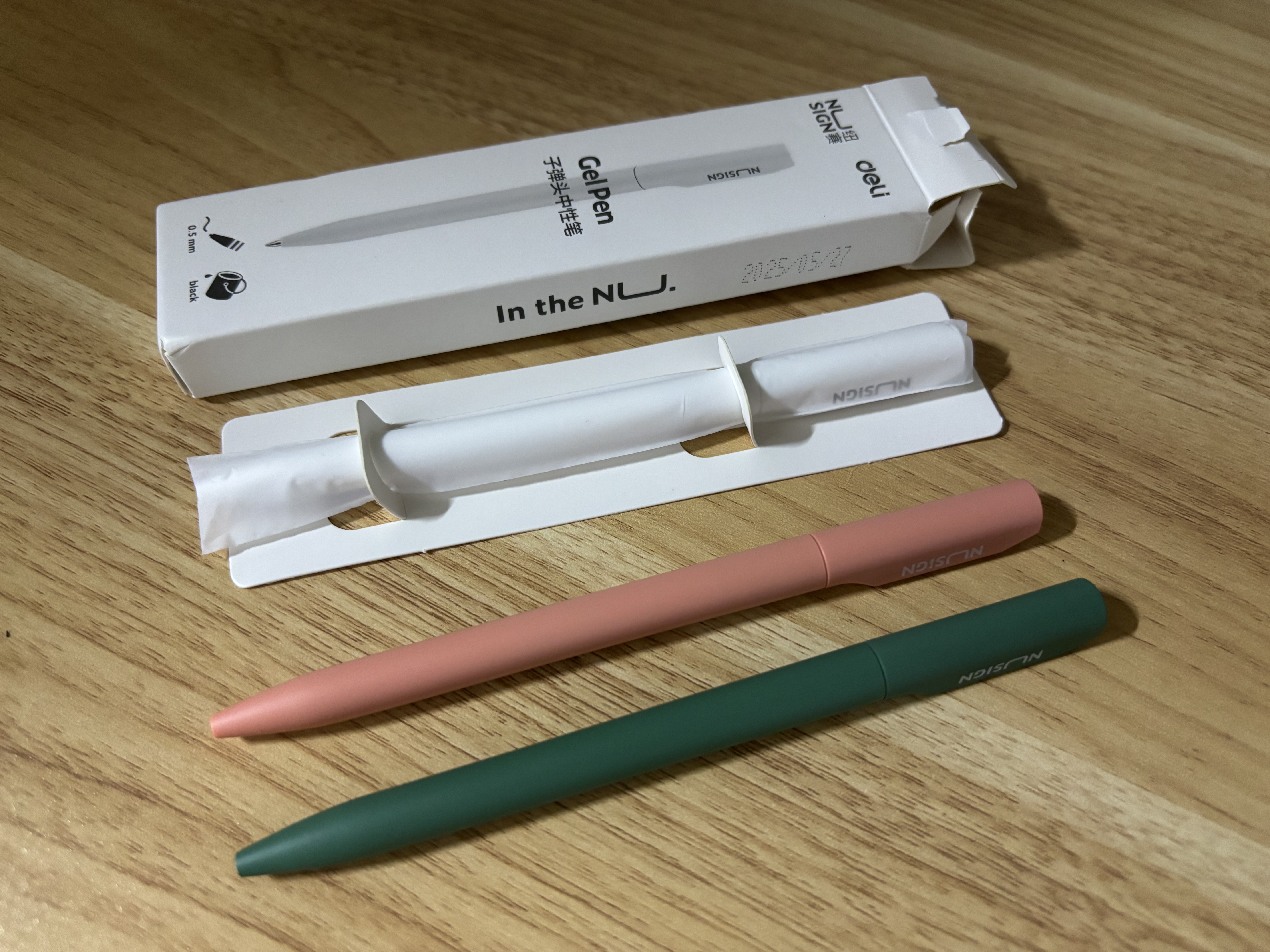 纽赛（NUSIGN）转动出芯中性笔 黑色签字笔 磨砂轻手感0.5mm子弹头 樱花粉NS552【热门商品】得力旗下高端品牌 实拍图