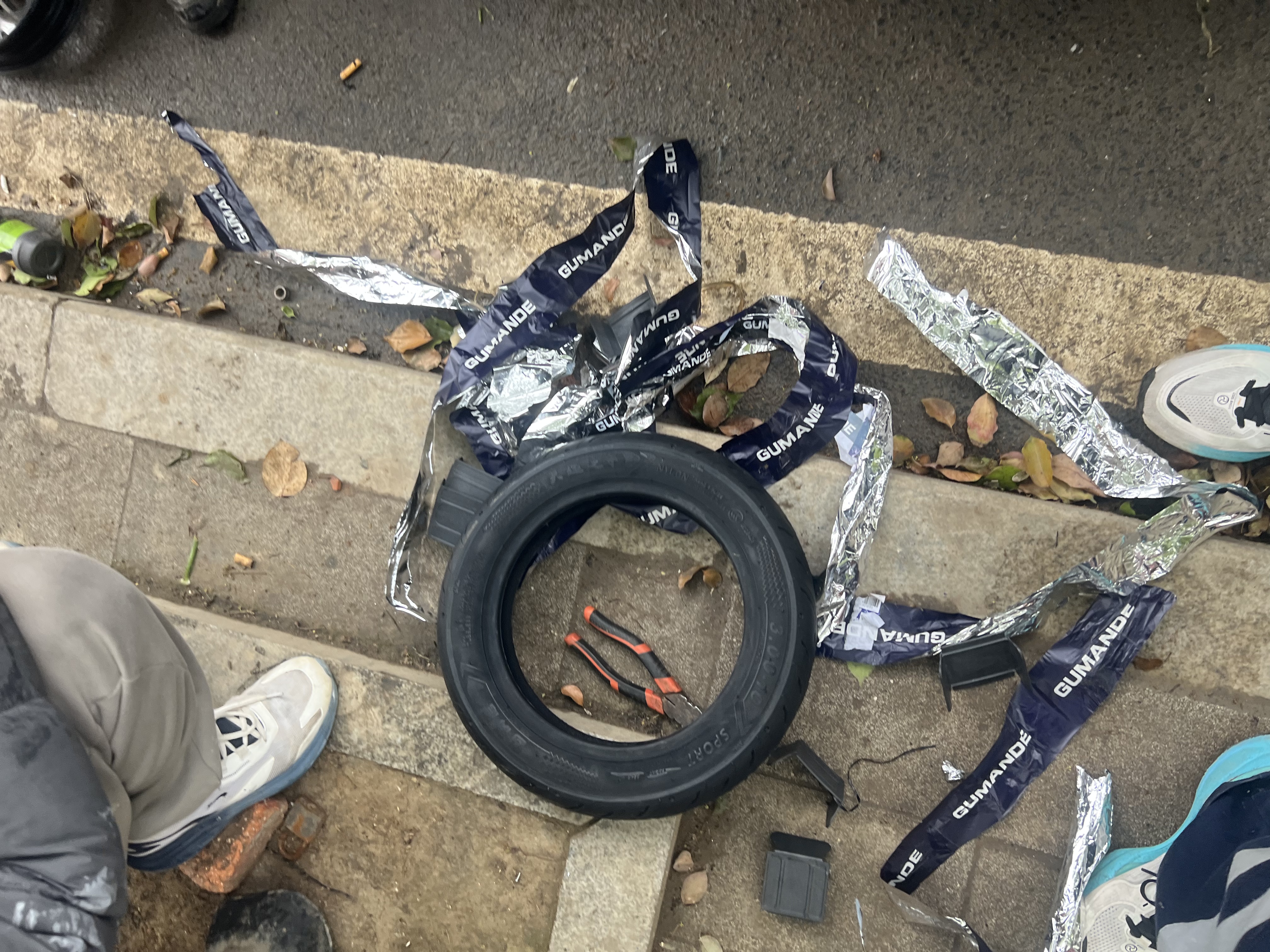 固满德天选之子10寸12寸半热熔真空胎电动车摩托车城市赛道防滑耐磨轮胎 天选之子高性能 3.00-10 实拍图