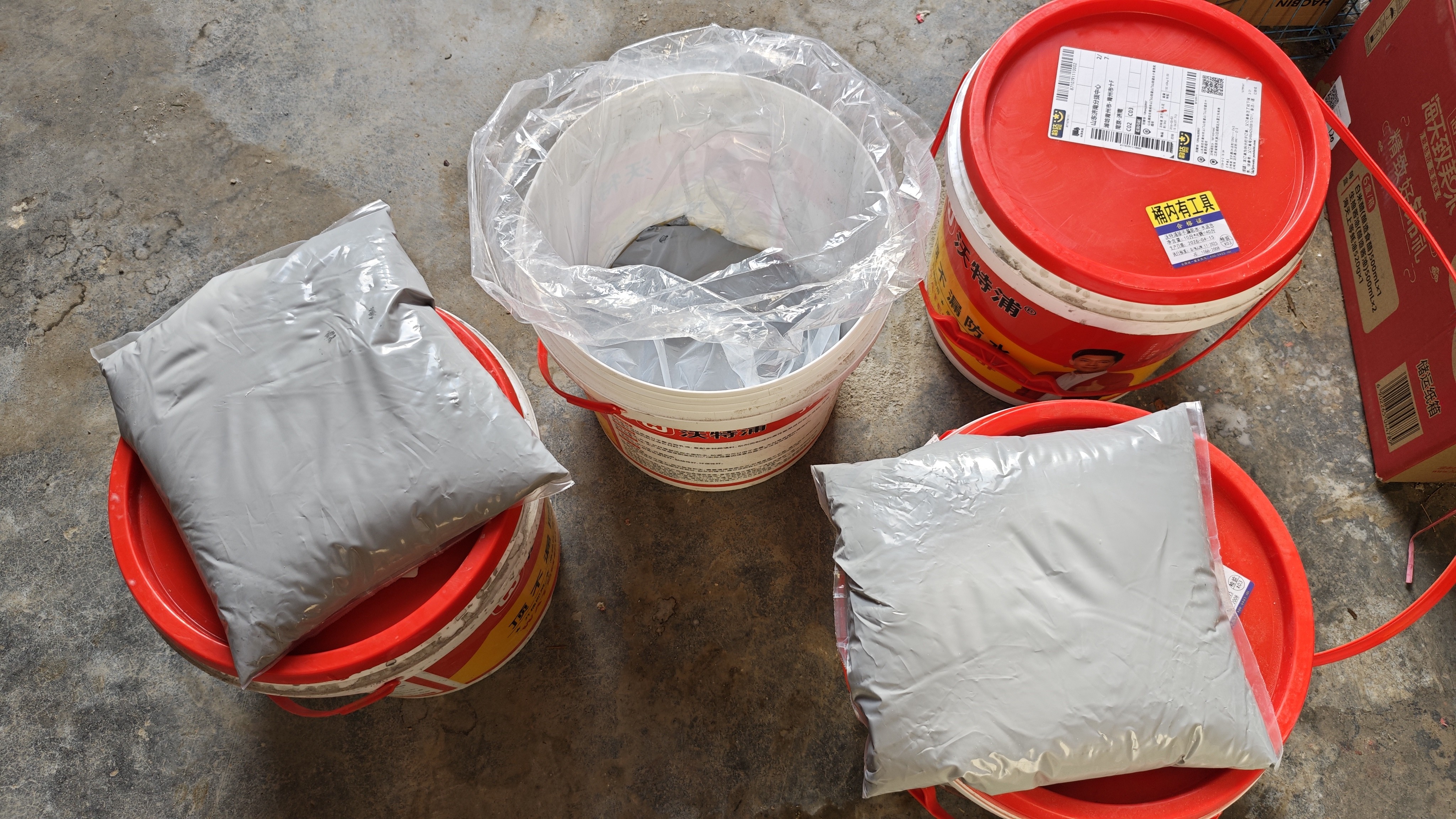 沃特浦防水涂料屋顶补漏王材料耐高温防晒平房外墙楼顶防漏房顶漏水胶 【防晒/耐冻/抗裂】水泥色买120斤送120斤 送工具 实拍图