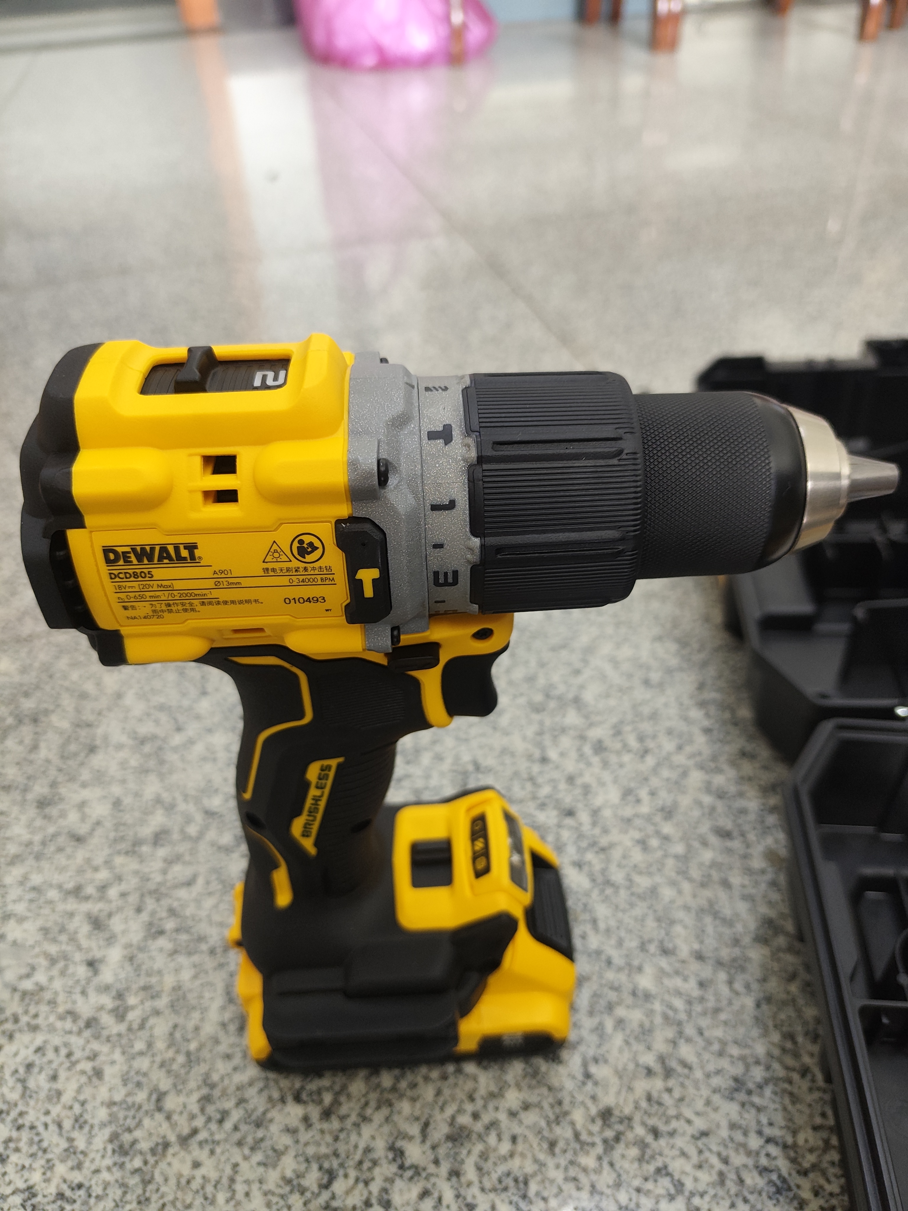 得伟（DEWALT）20V无线锂电钻无刷紧凑冲击钻2.0Ah双电池套装DCD805D2T-A9 实拍图