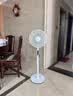 美的（Midea）【幸运草安睡1S】一级能效直流变频声控电风扇家用遥控卧室静音落地扇台式桌面抗菌大风力转页扇 实拍图