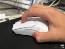 雷蛇（Razer）毒蝰V2pro专业版无线鼠标 电竞游戏 轻量化 对称型  白色(附专用防滑贴+Type-C充电接口) 实拍图