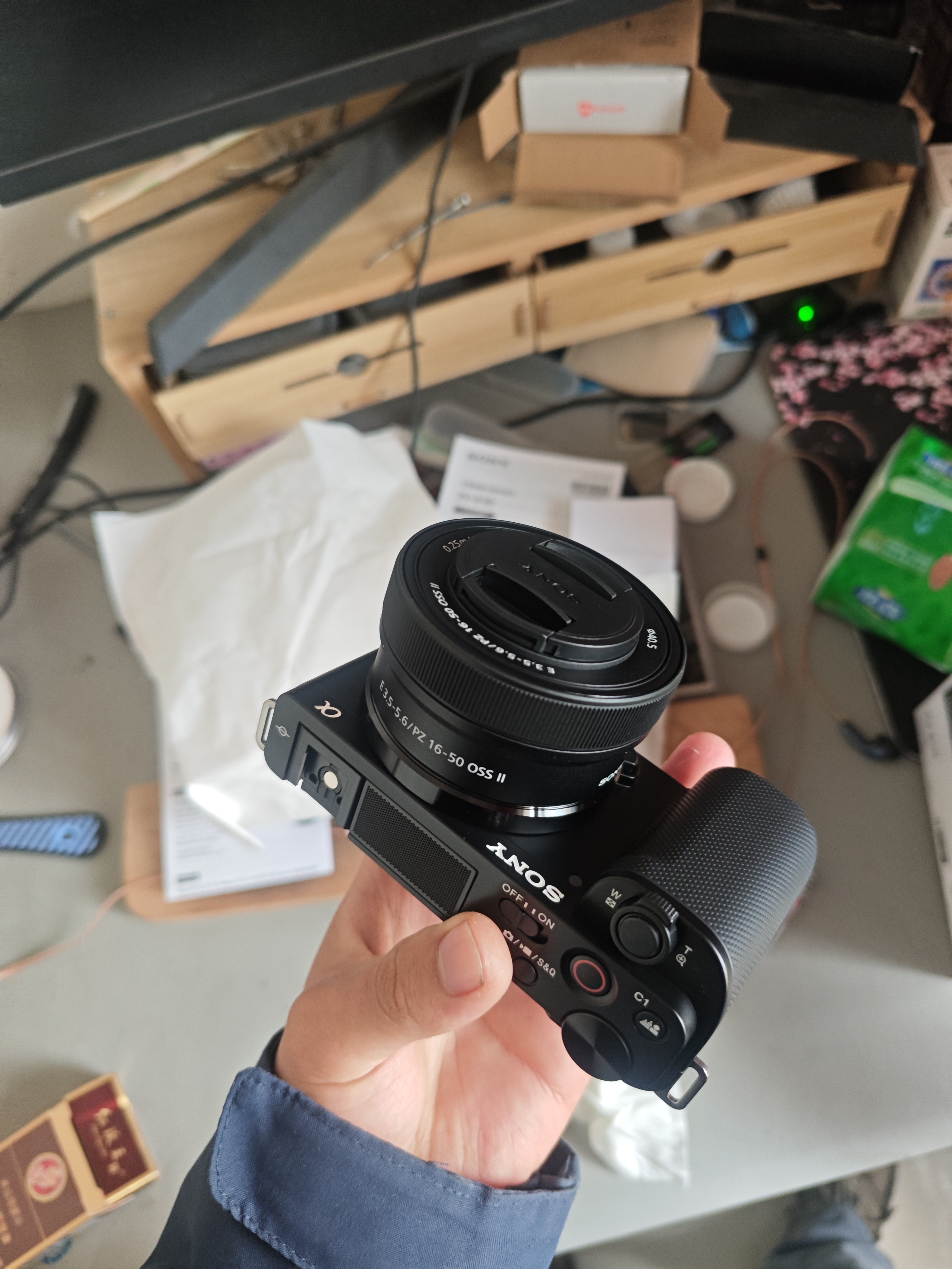 索尼（SONY）ZV-E10K APS-C半画微单 ZV-E10  ZV-E10L vlog直播4K视频侧翻式ZV-E10L/zv-e10/ZV-E10K 黑色K套机 官方标配（不含内存卡） 实拍图