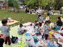 梦多福野餐垫户外加厚超大便携露营垫春游野炊草坪地垫防水防潮垫爬行垫 200*200cm【新品特厚款】花间萌宠 可围坐6-8人，舒适躺4人【双面防水防污*可机洗】 实拍图