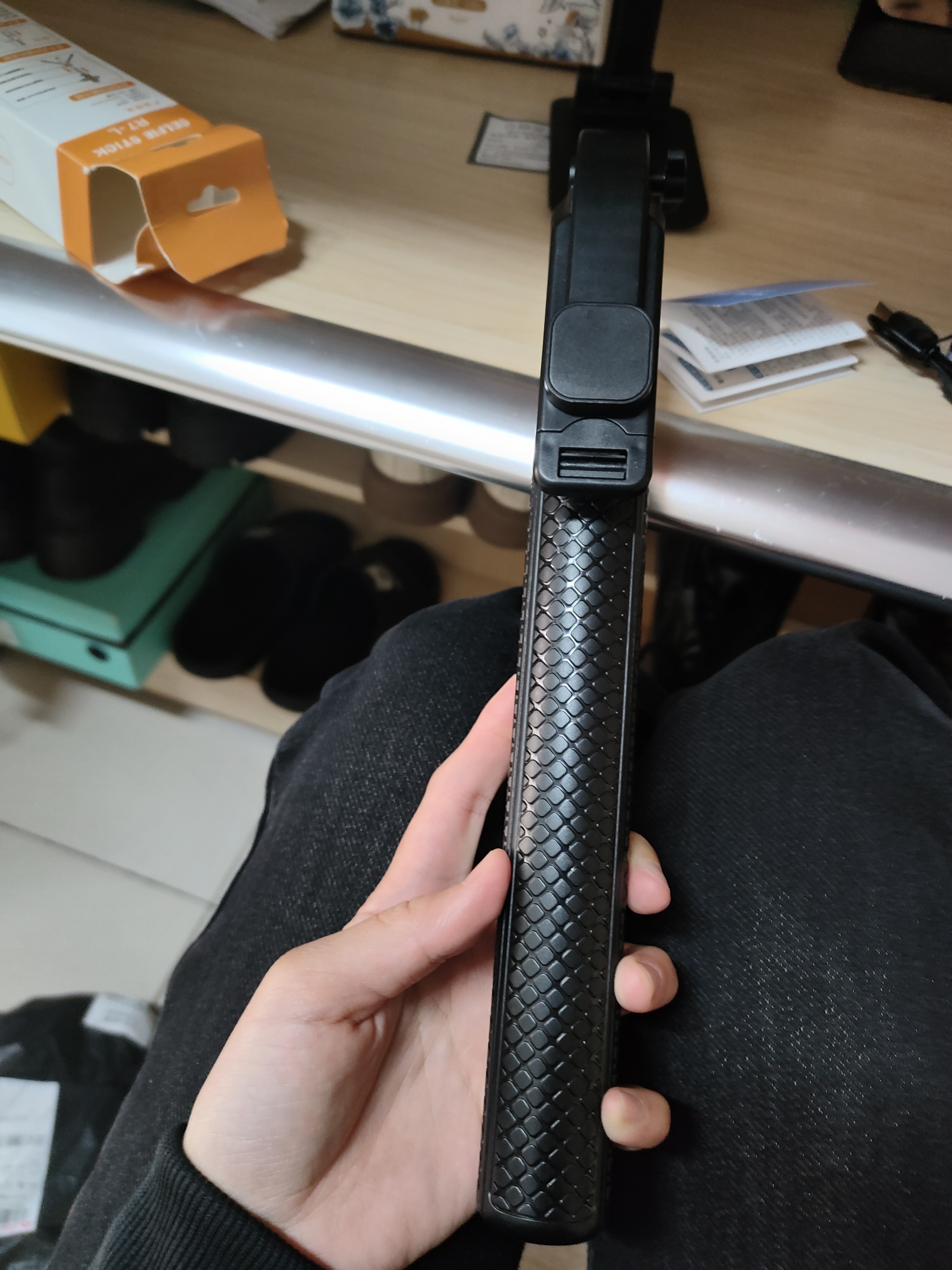 自拍杆手机伸缩旅游神器360度旋转多功能迷你三脚架手持直播落地便携防抖支架带蓝牙可选美颜补光 【经典黑色+超长带灯款】1.7米 实拍图