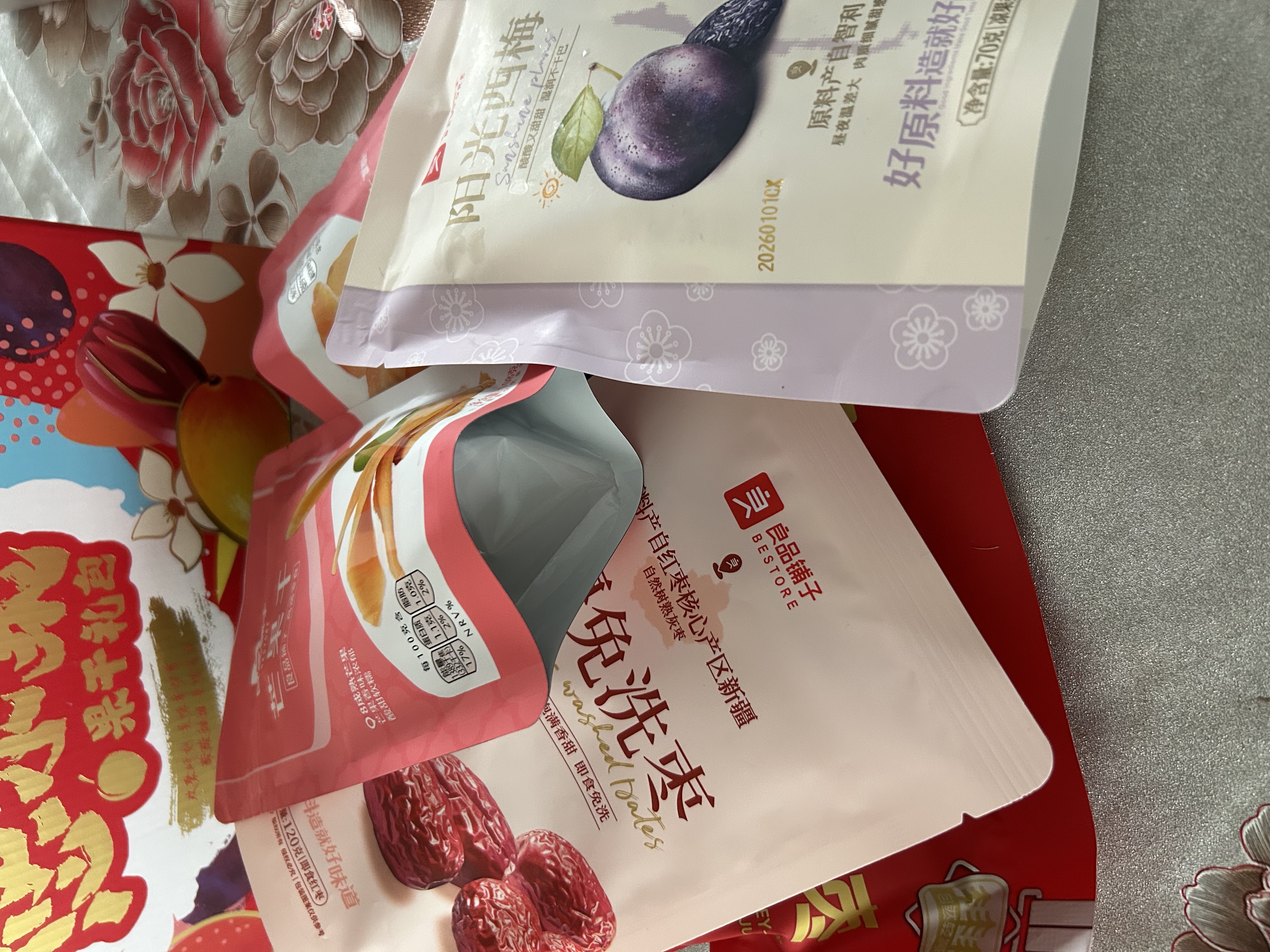 良品铺子悠小聚果干零食大礼包1075g芒果干黄桃干猕猴桃干葡萄干山楂红枣 实拍图
