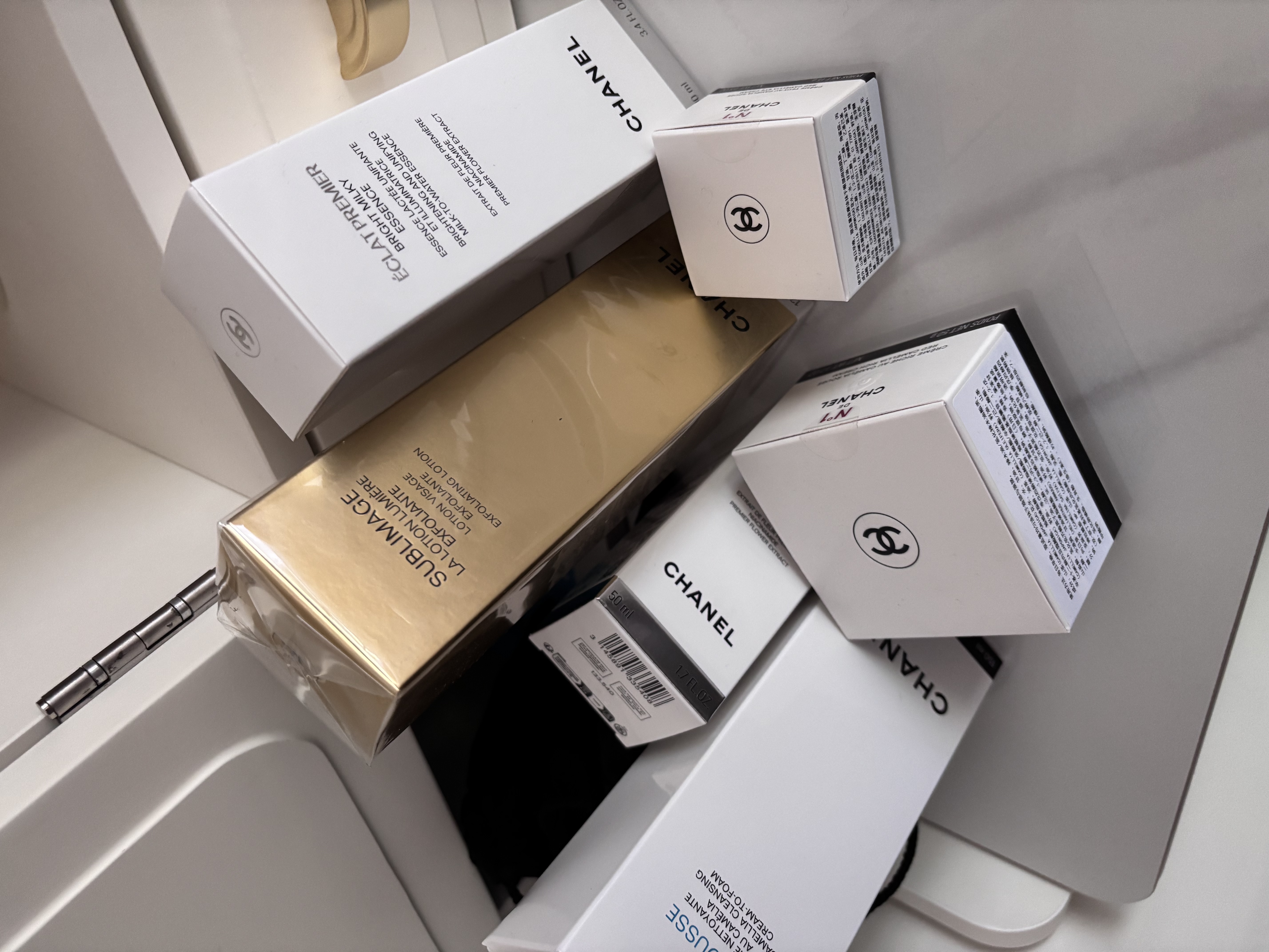 CHANEL【七夕礼物】香奈儿光采净白乳液 补水透亮 祛斑美白 护肤品 净白乳液 100ml 实拍图