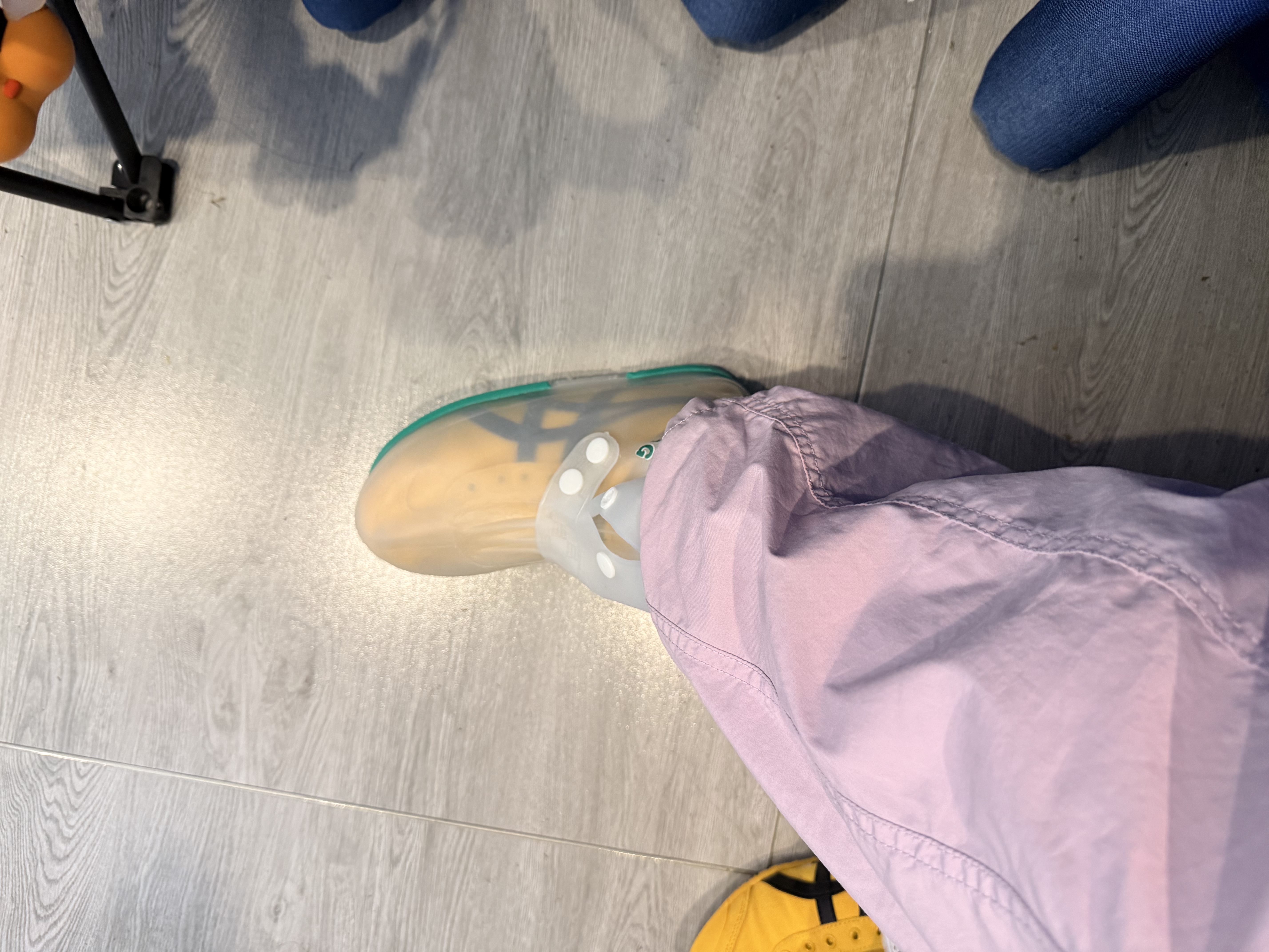 牧萌儿童雨鞋套男童女童耐磨防水防滑水鞋学生中高筒雨靴 绿恐龙 XL 实拍图