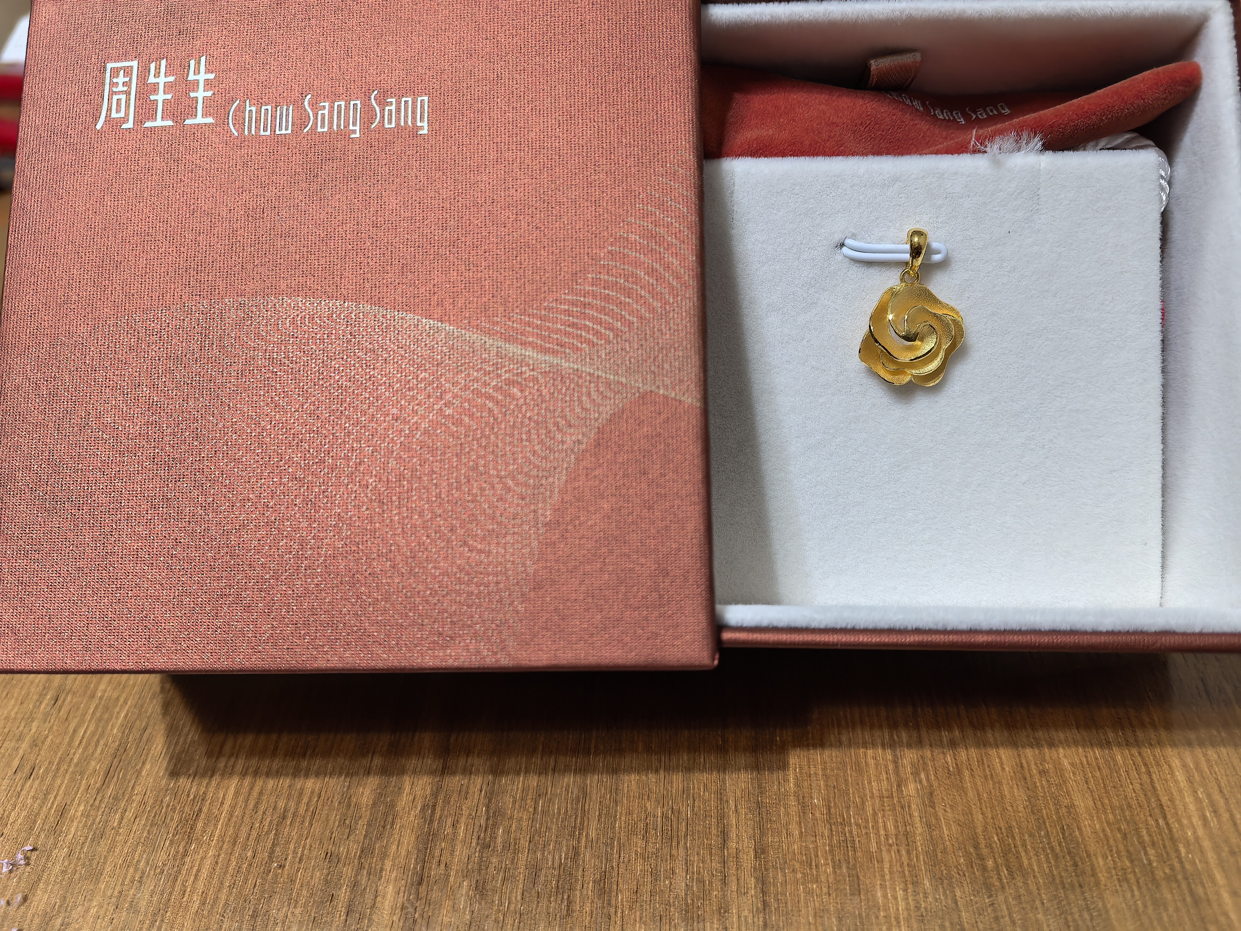 周生生永系列 幸福花玫瑰花黄金吊坠 足金挂饰不含项链 72931P计价 3.03克(含工费130元) 实拍图