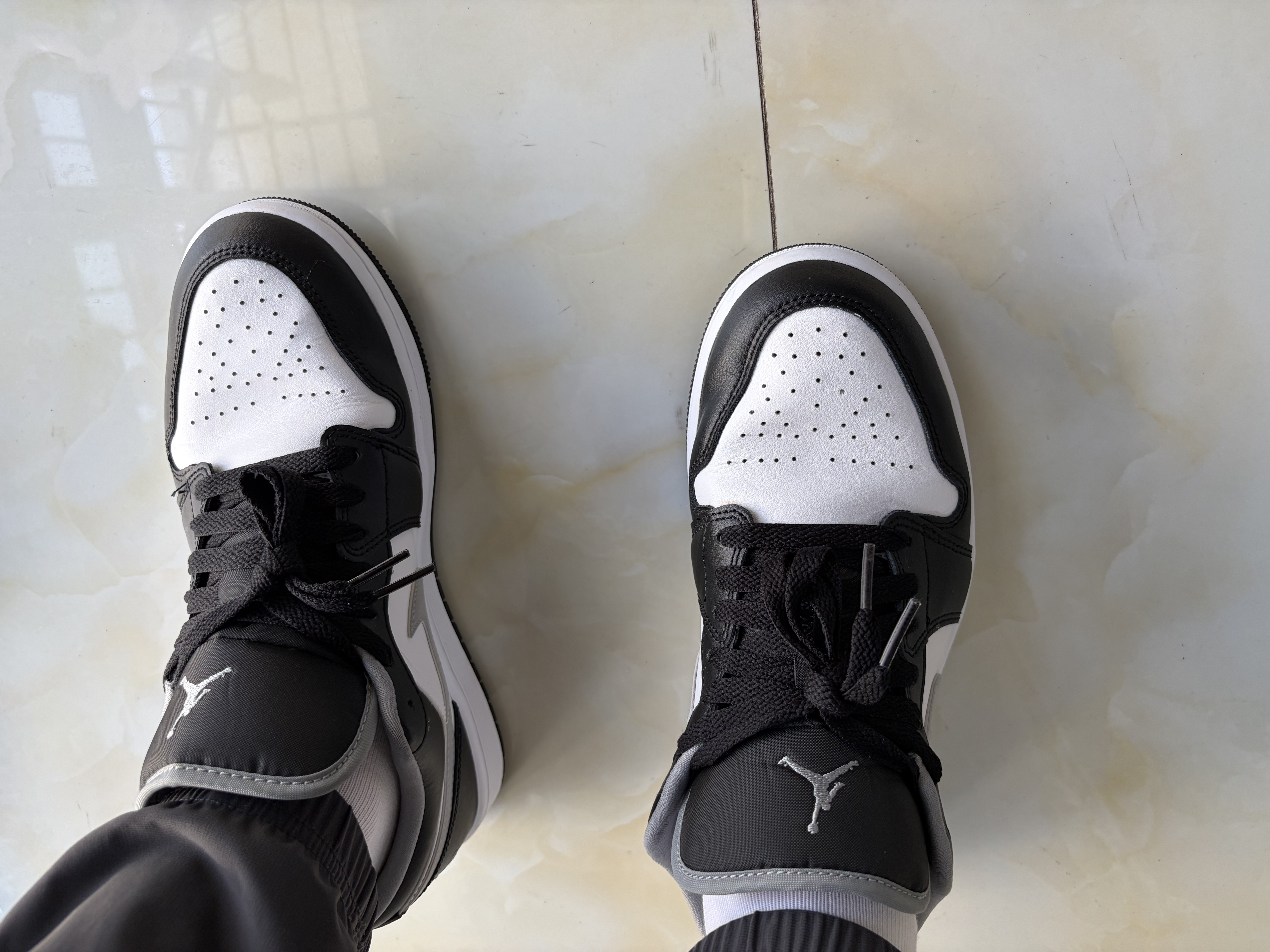 耐克NIKE男休闲鞋AJ1