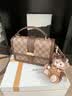 纪诗哲（GIEVSZHE）轻奢包包女包2026年新款单肩包女士手提斜挎包生日礼物送女友老婆 卡其色｜配雪莉玫熊挂饰｜品牌礼盒装 女士包时尚百搭洋气高级感实用情人节纪念日礼物双11 实拍图