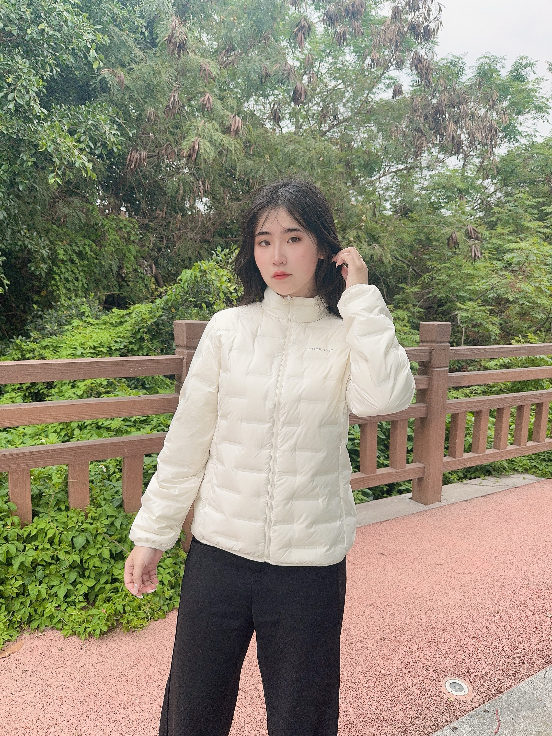 波司登26秋90轻暖鹅绒女款立领防风短款错格休闲外套B260135034 实拍图