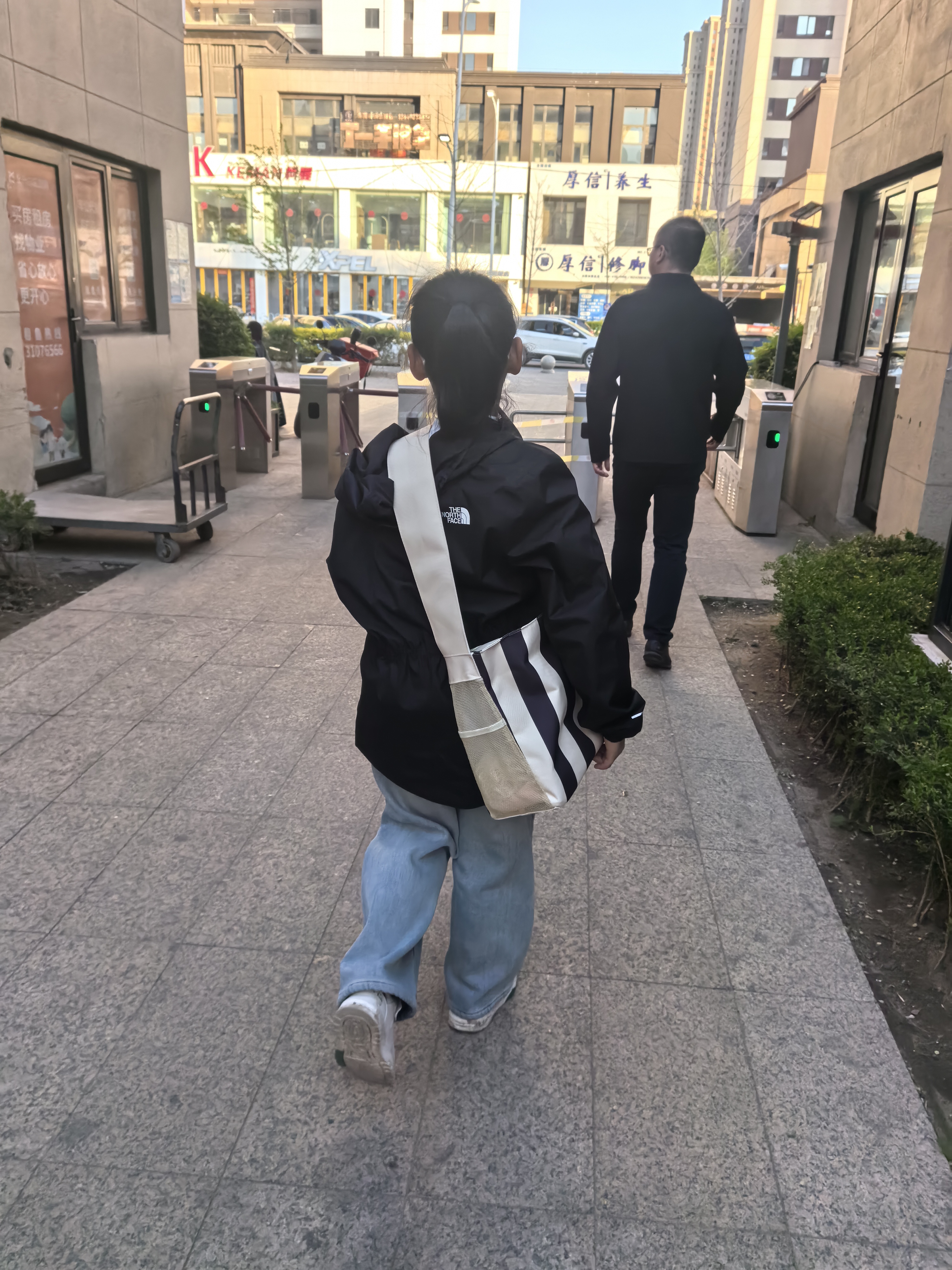 乐优派猫包外出便携猫咪斜挎包骑行包透气单肩宠物小型犬背包 条纹 实拍图