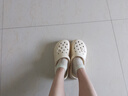 名创优品（MINISO）洞洞鞋男女款EVA夏外穿沙滩凉鞋防滑踩屎感情侣 卡其+浅蓝蝶语 实拍图