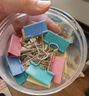 得力（deli）40只19mm彩色长尾夹票夹 5#小号金属燕尾夹票据文件夹子 办公用品 40只/筒 TP205 实拍图