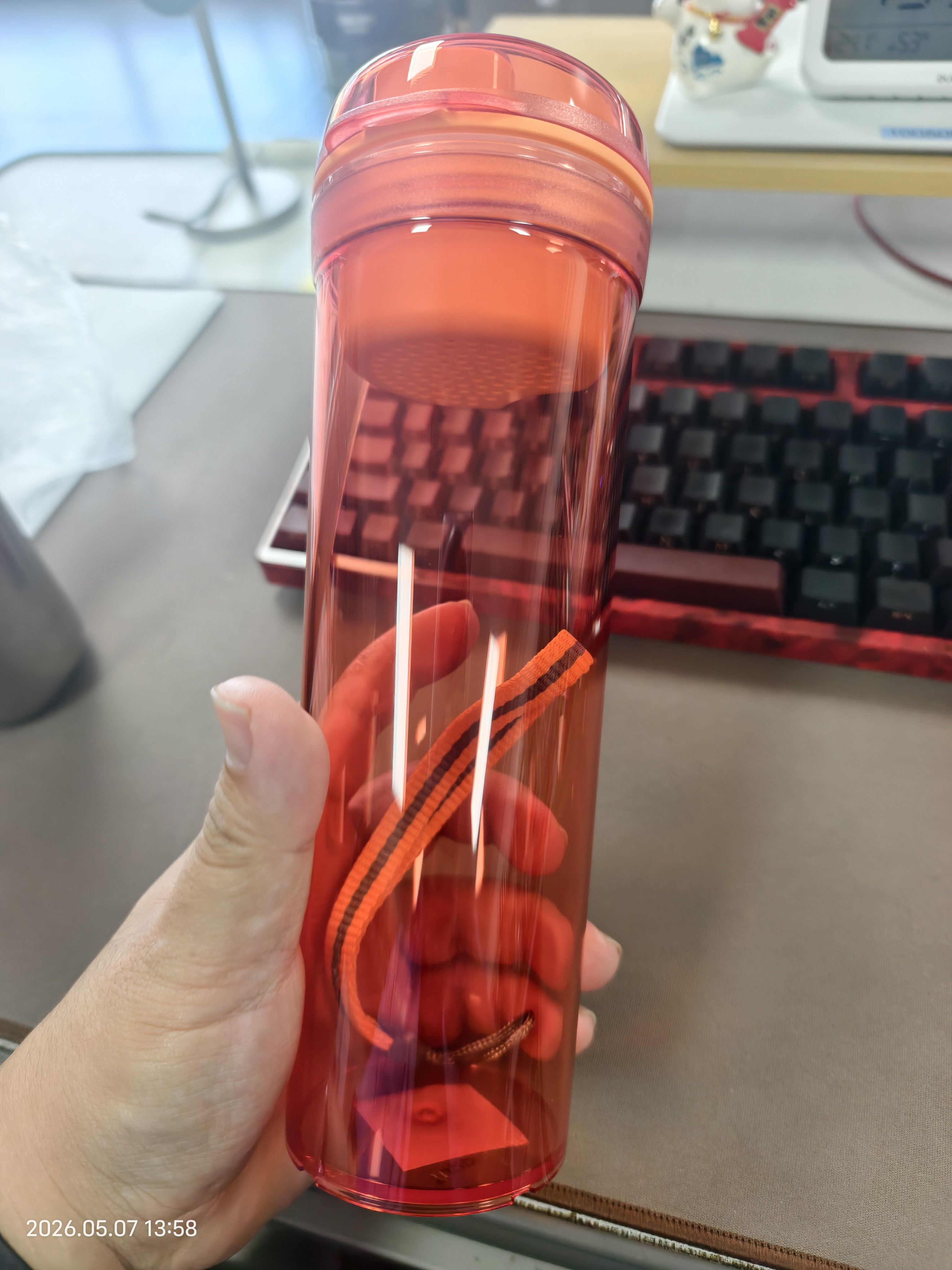 特百惠（Tupperware）晶彩MAX塑料杯600ml 男女士学生运动水杯子大容量泡茶杯 西柚红 实拍图