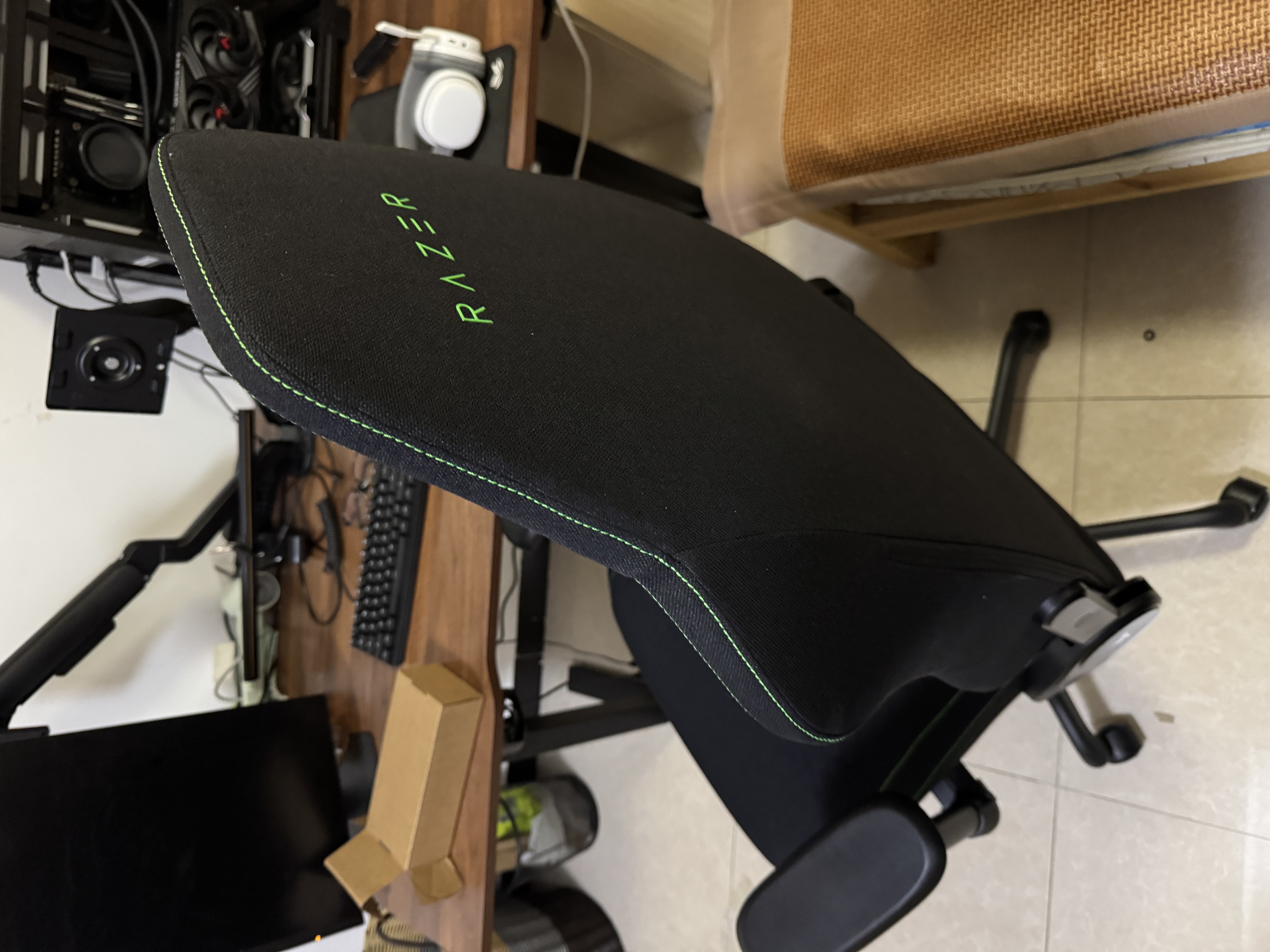 雷蛇（Razer）风神V2 X电竞椅 升降家用舒适久坐办公可躺宿舍 人体工学椅子  实拍图