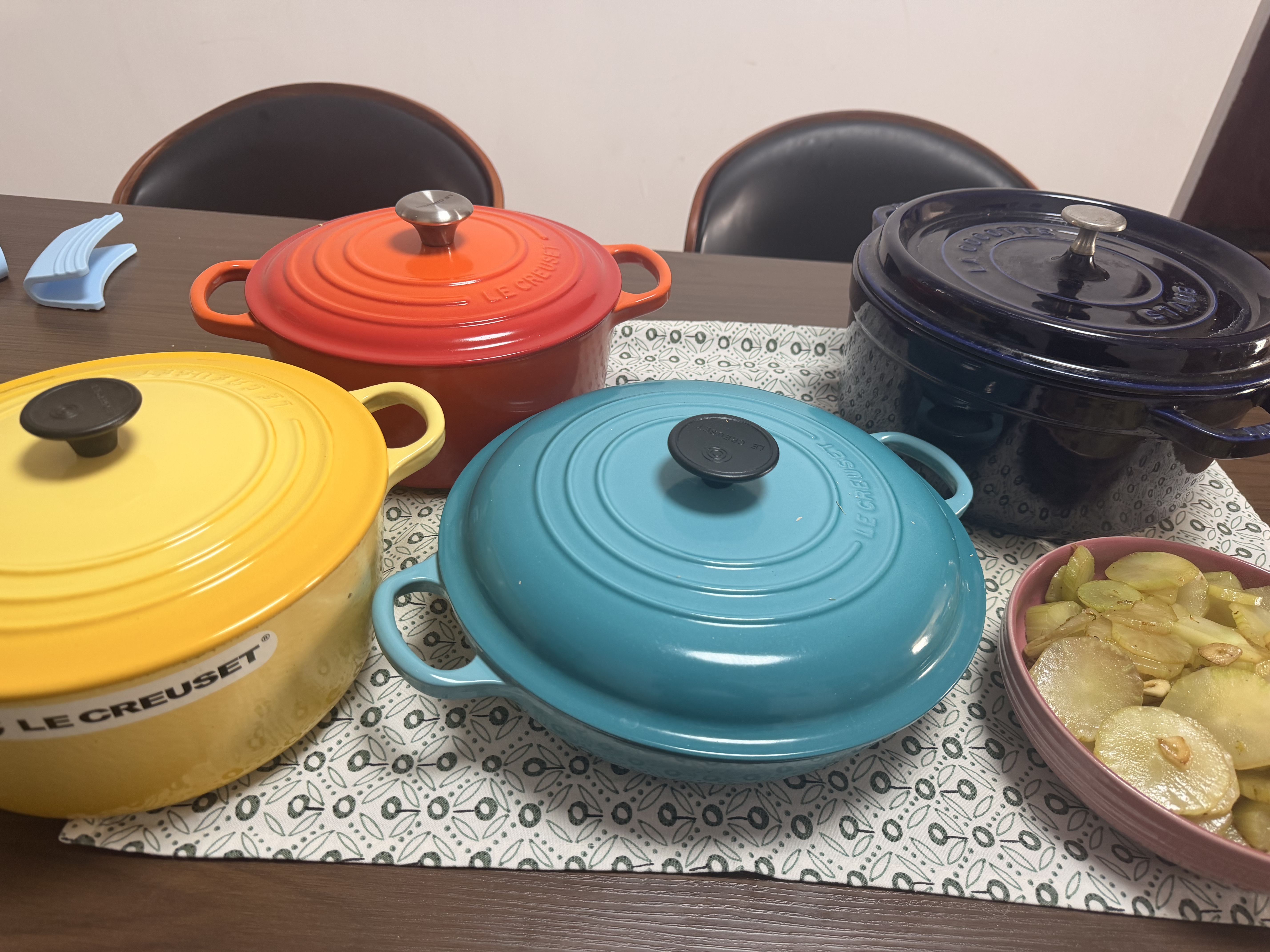 酷彩（Le Creuset）法国进口珐琅锅铸铁22/24/26cm圆形锅汤锅焖蒸炖煮锅煲汤微压锅 【2-4口之家】尼斯阳光 22cm 实拍图