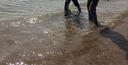 品之德 女士高筒雨鞋 防水雨靴 防滑耐磨耐酸碱水鞋 防汛胶鞋透气内里 蓝色37 实拍图
