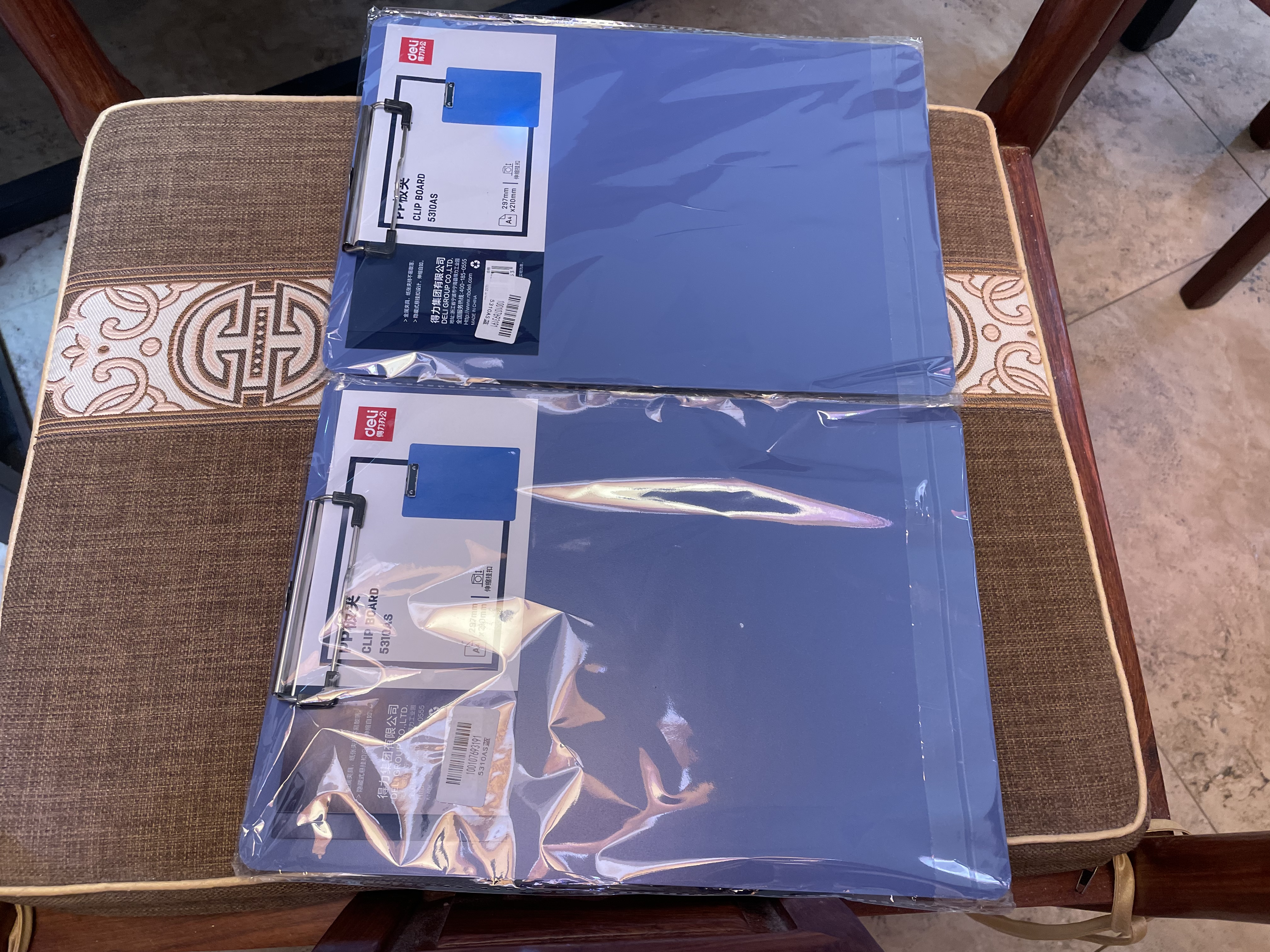 得力（deli）A4书写板夹金属强力夹塑料文件夹 工厂写字垫板办公学习用品 蓝色 5310AS 实拍图
